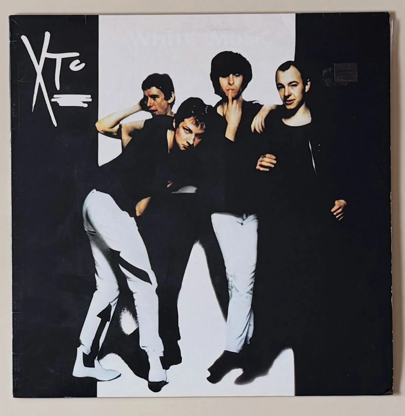 Modern Rock Record of the Day: M- UK OG! Been getting great used stuff this week, plus three shipments (new &ldquo;beer&rdquo; color Gogol Bordello!) of new LPs today. The store is open 11 to 6 come on in!

#xtc #andypartridge #ukpressing #postpunk #