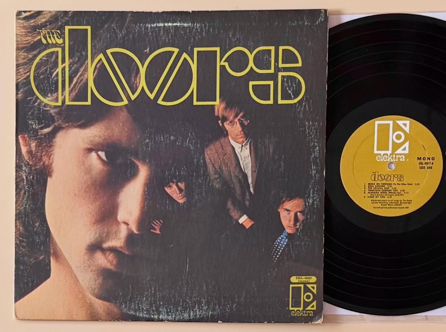 Record of the Day: rare Monarch mono first pressing! Doesn&rsquo;t look like it&rsquo;s in great condition but it plays very well. They were phasing mono out in 1967 so my guess is maybe 5% of them were made in mono. The store has been getting a vari