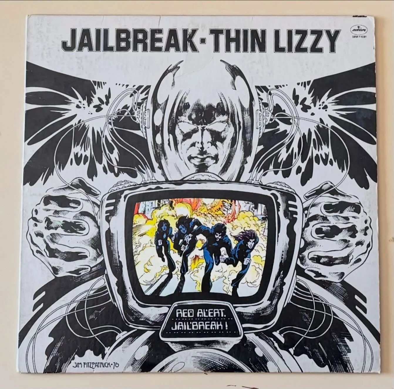 Classic Record of the Day: minty vinyl original! The store is open 12 to 6 today come on in.

#thinlizzy #jailbreak #phillynott #hardrock #theboysarebackintown