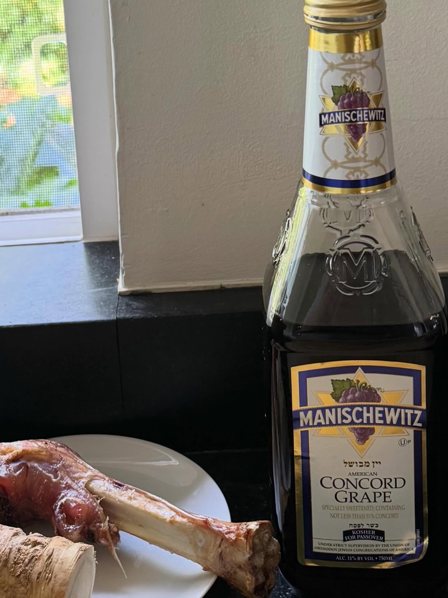 I still love this &ldquo;wine&rdquo;. Must be because I loved it so much when I was nine years old. A portent of things to come&hellip; The brisket has been cooking three hours about one more to go. Happy Passover and Easter everybody.

#manischewitz