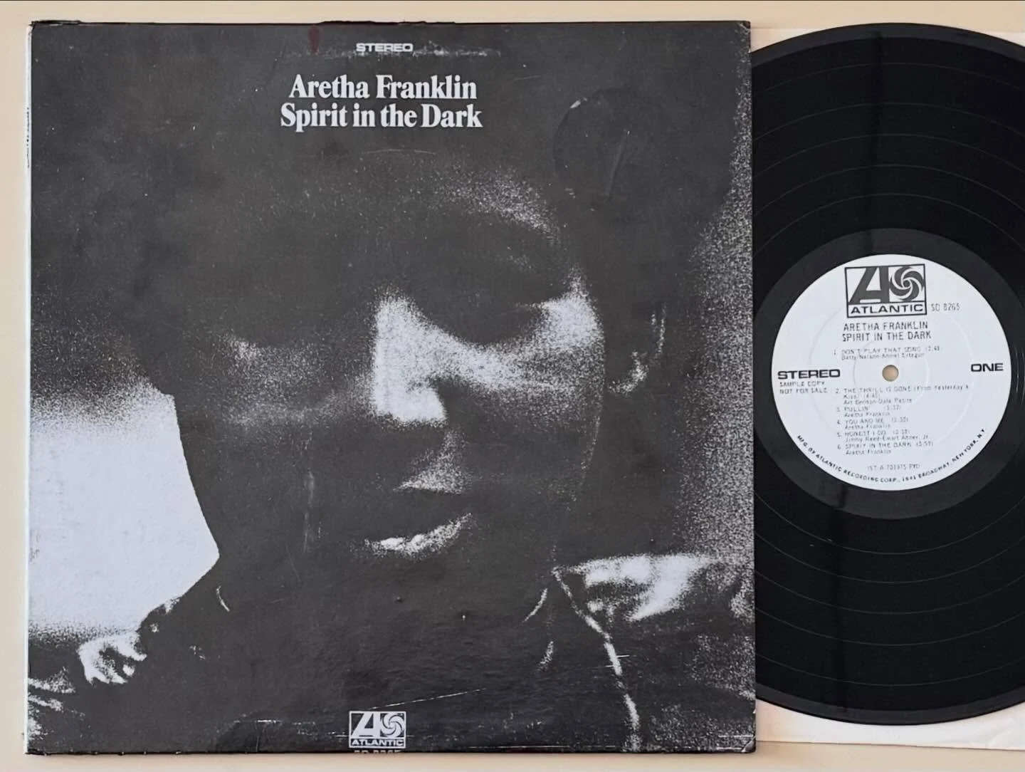 Record of the Day: minty vinyl, from her amazing string of Atlantic albums! From our latest collection. The store is open today 12 to 6 come on in.

#arethafranklin #muscleshoals #soulrecords #whitelabelpromo #raresoul
