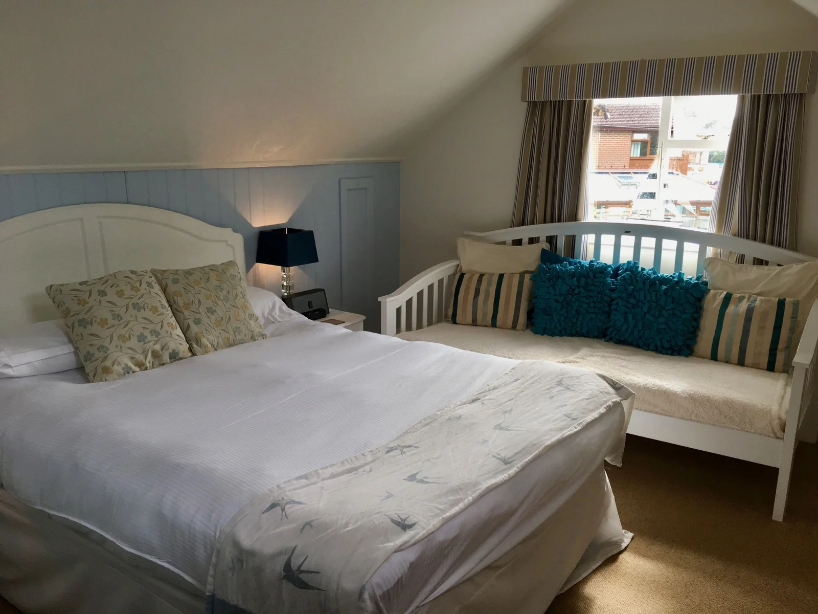 The Fishbourne Ryde King Room Bed