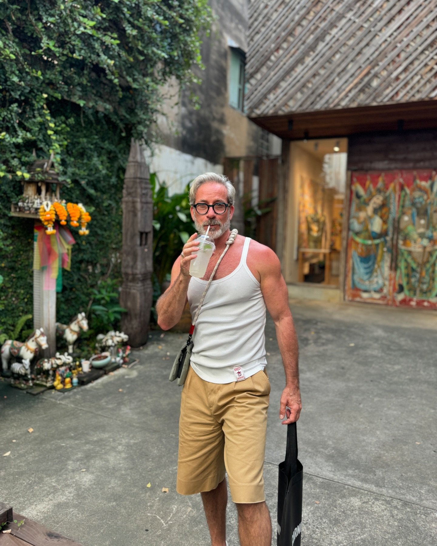 Sawadee krap Bangkok @fsbangkok #fsbangkok There&rsquo;s so much eye candy that one gets overwhelmed with the amount of wondrous Thai culture and the modernization of the old to new. Not to mention the kindness of the Thai people. kh&agrave;awp-khun 