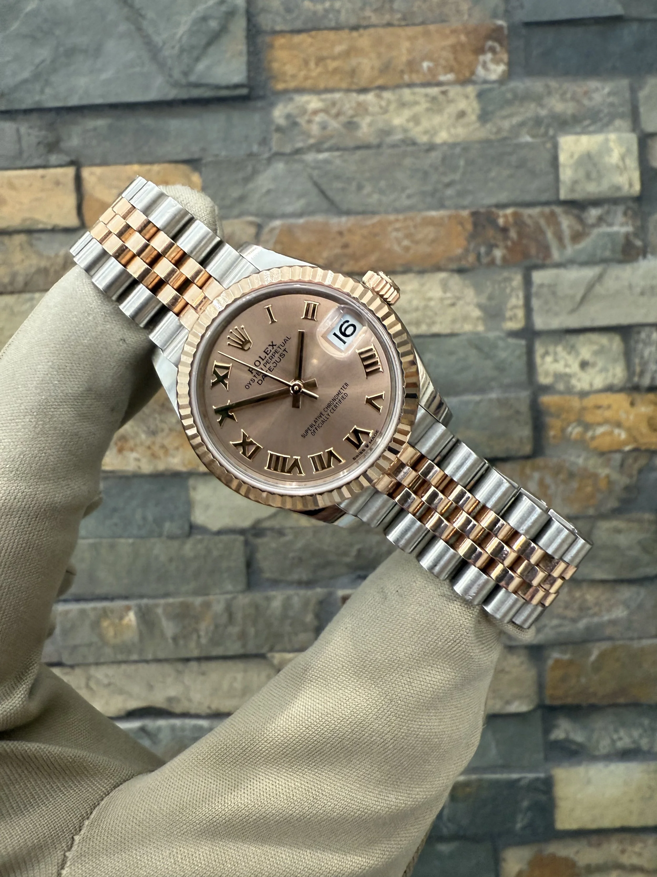 Scrambled Rolex DJ31 REF #278271 with a box. Call or stop by our shop