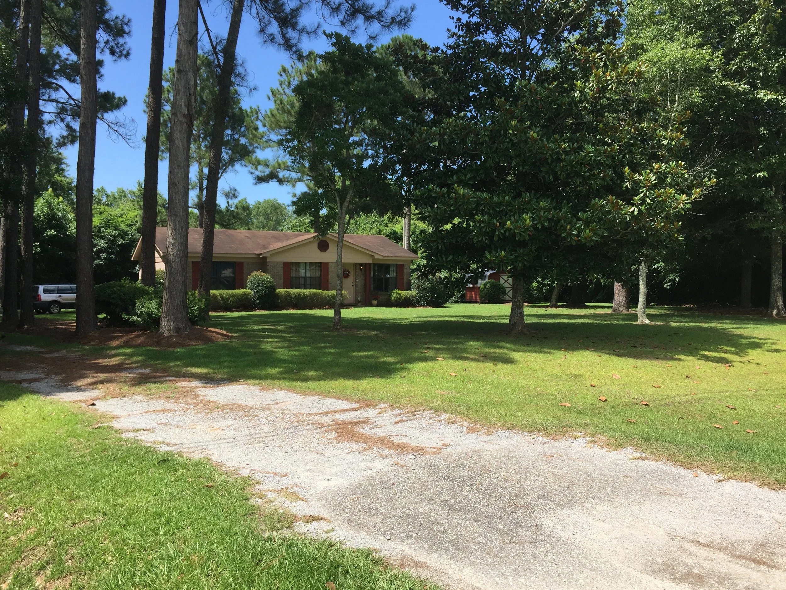 Papa's Cottage is a 2 bedroom, 1 bath home located in Fairhope, AL.