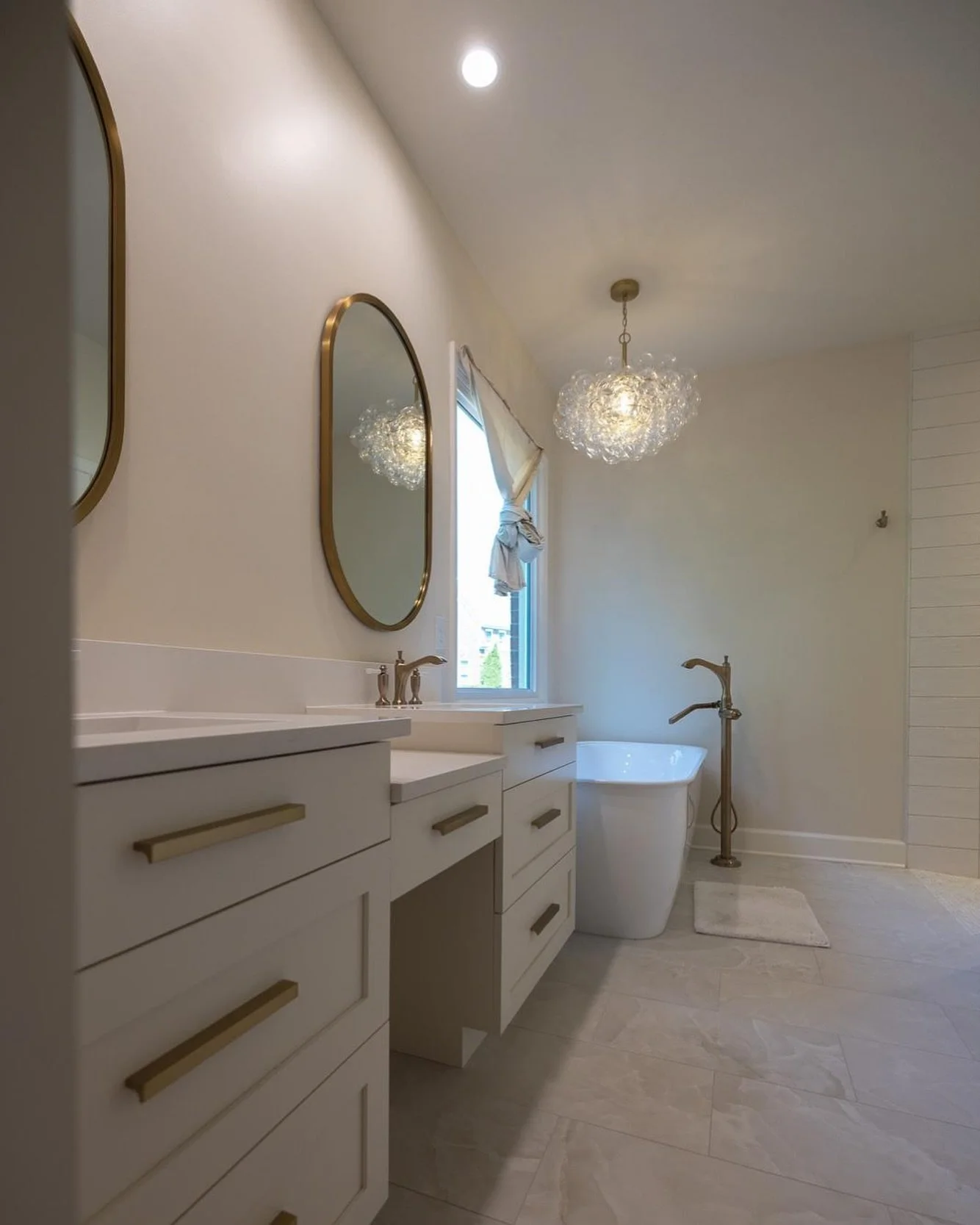 Bathroom essentials for your next project 
✨ Great tile
✨ Exquisite cabinets
✨ Fabulous lighting 

#homebuilder #nashville #tennessee #nashvillebuilder #masterbathroom #homebuilding #remodeldesigner #renovation #newproject #tiledesign #tileinstallati