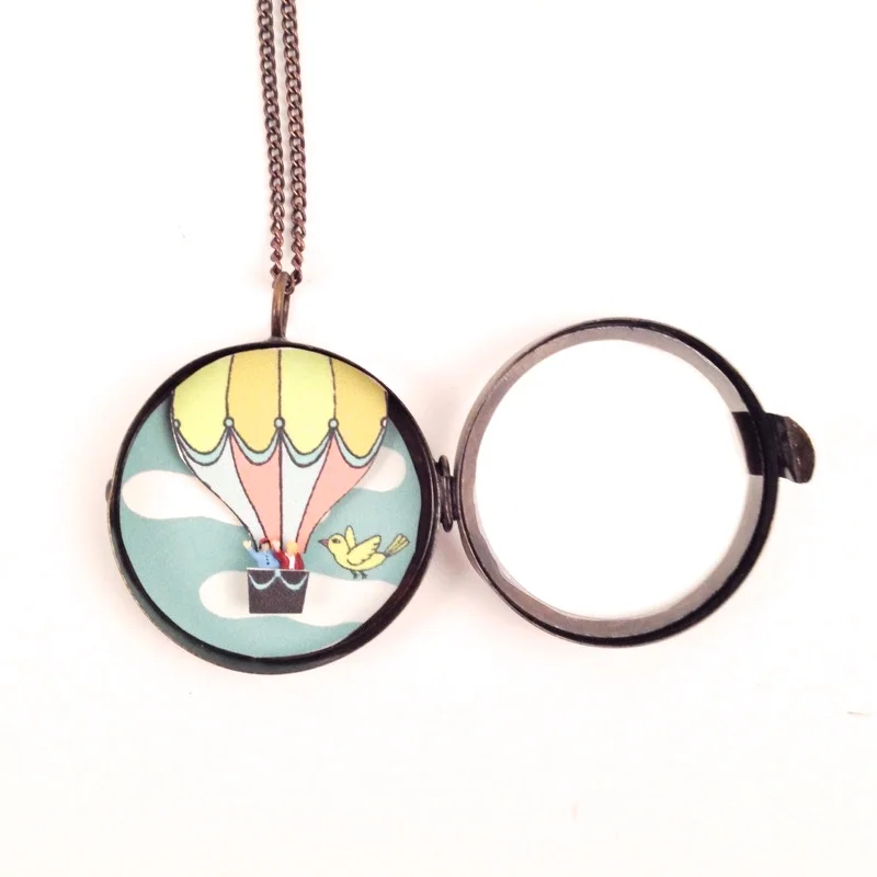 "Remi Bids Farewell to His New Friends" Diorama Locket