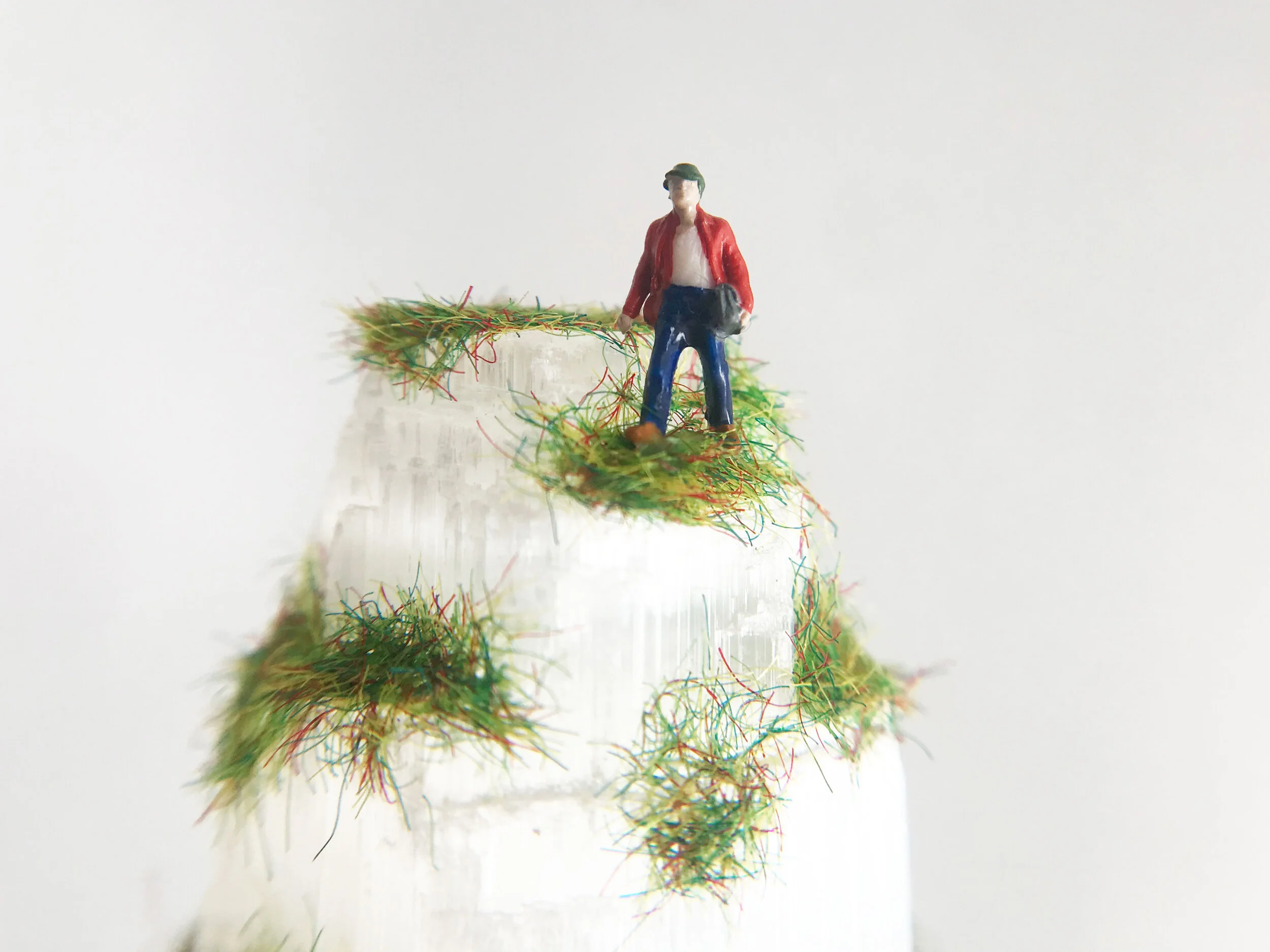 red-jacket_selenite_crystal-diorama_6.jpg