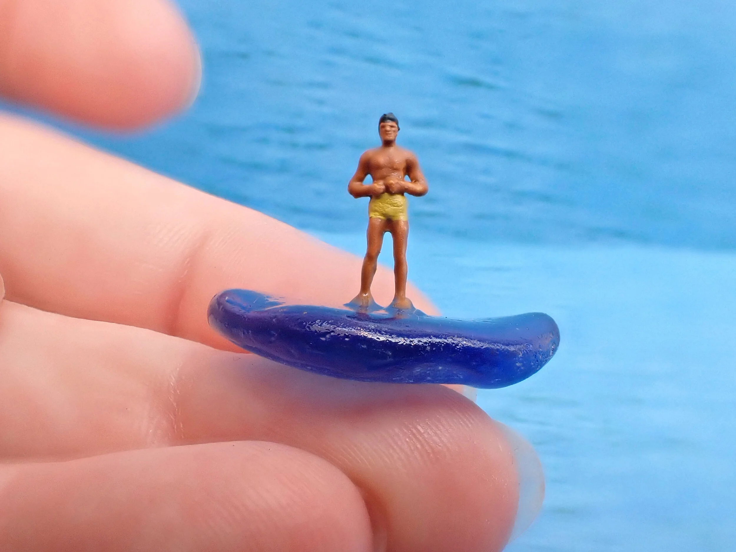 Tiny-Mermaid-Glass-Sculpture_Becky-Wareing-Steele_5_web.jpg