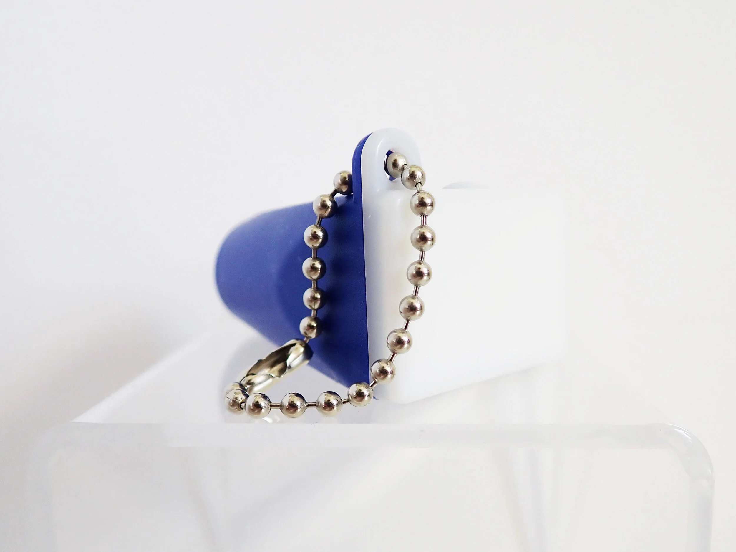KeyChainPhotoViewer_BeckyWareingSteele_CobaltBlue_web.jpg