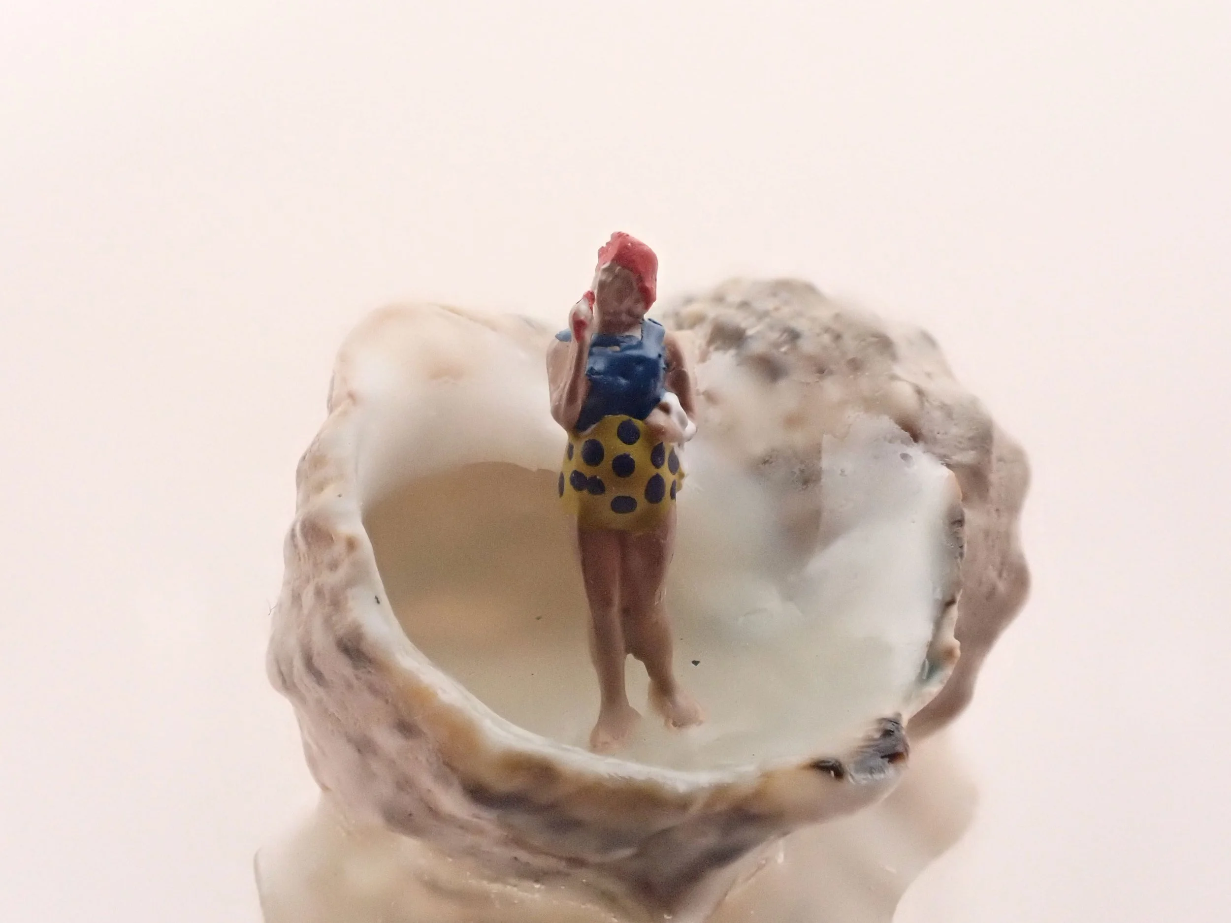 Becky-Wareing-Steele_Cheetah-Navy-Suit_Seashell-Diorama_7_web.jpg