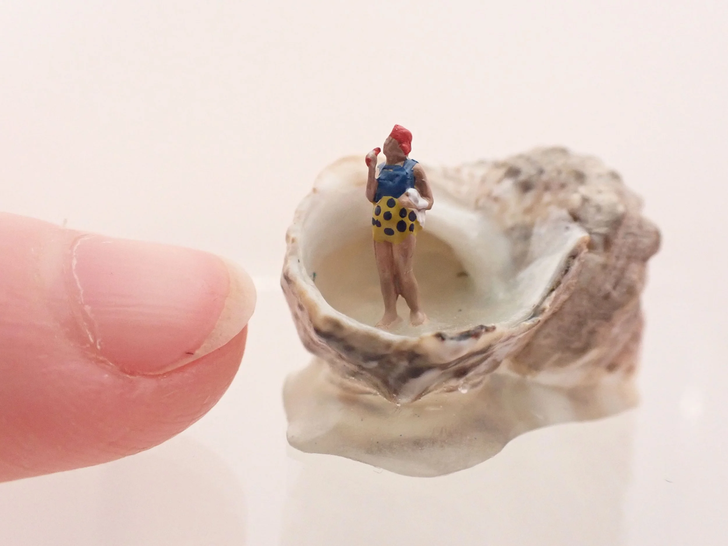 Becky-Wareing-Steele_Cheetah-Navy-Suit_Seashell-Diorama_9_web.jpg