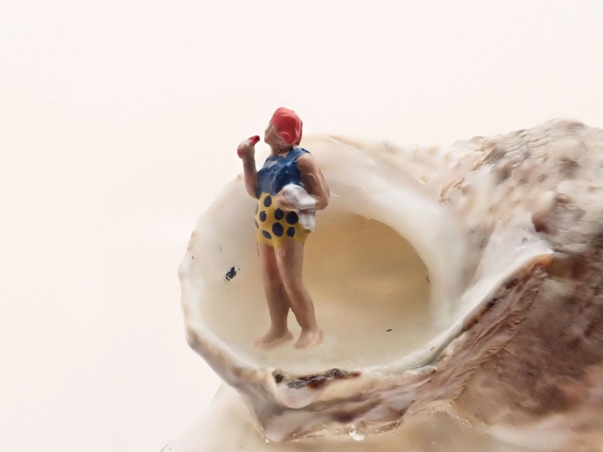 Becky-Wareing-Steele_Cheetah-Navy-Suit_Seashell-Diorama_8_web.jpg
