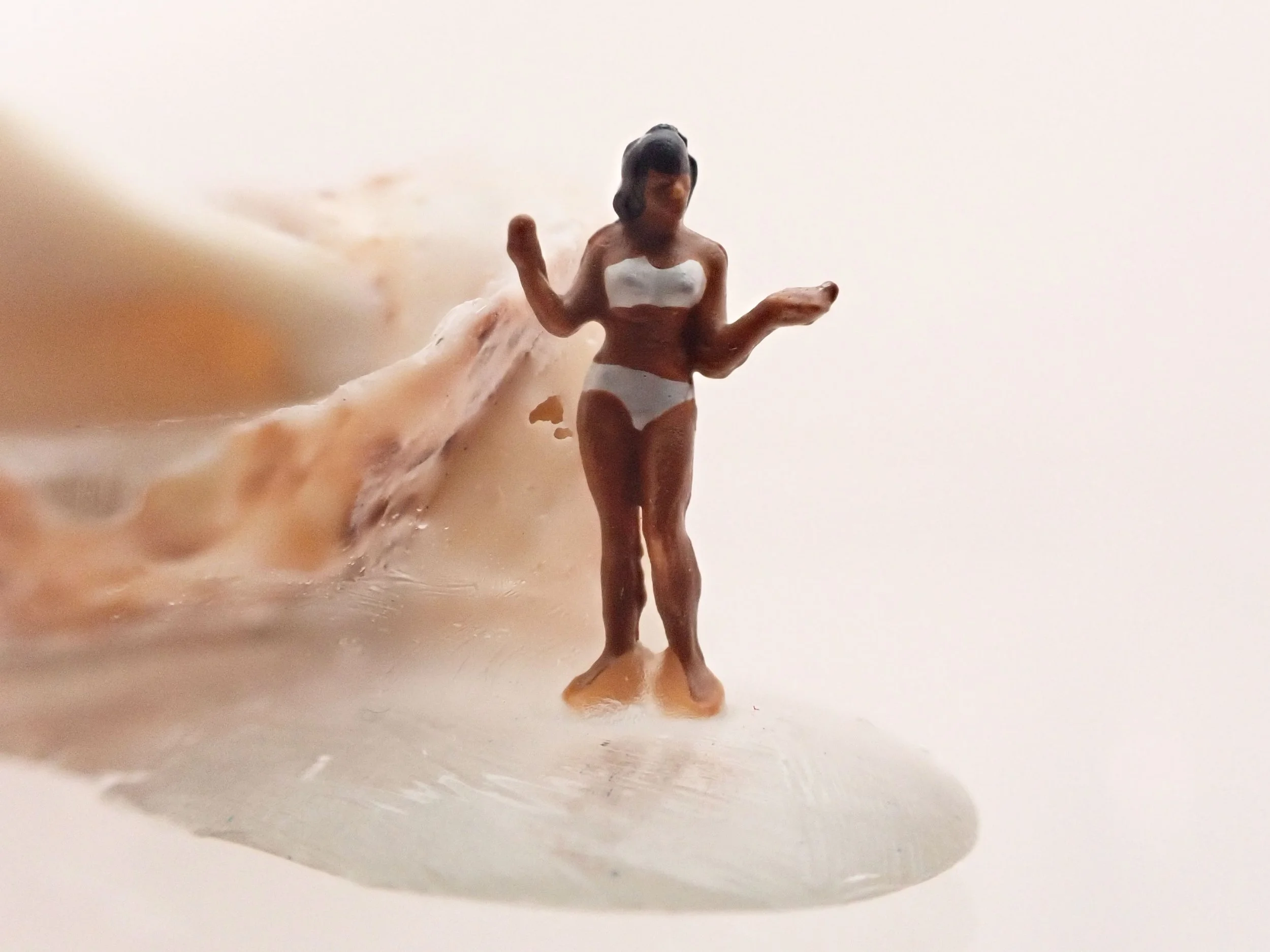 Becky-Wareing-Steele_White-Bikini_Seashell-Diorama_6_web.jpg