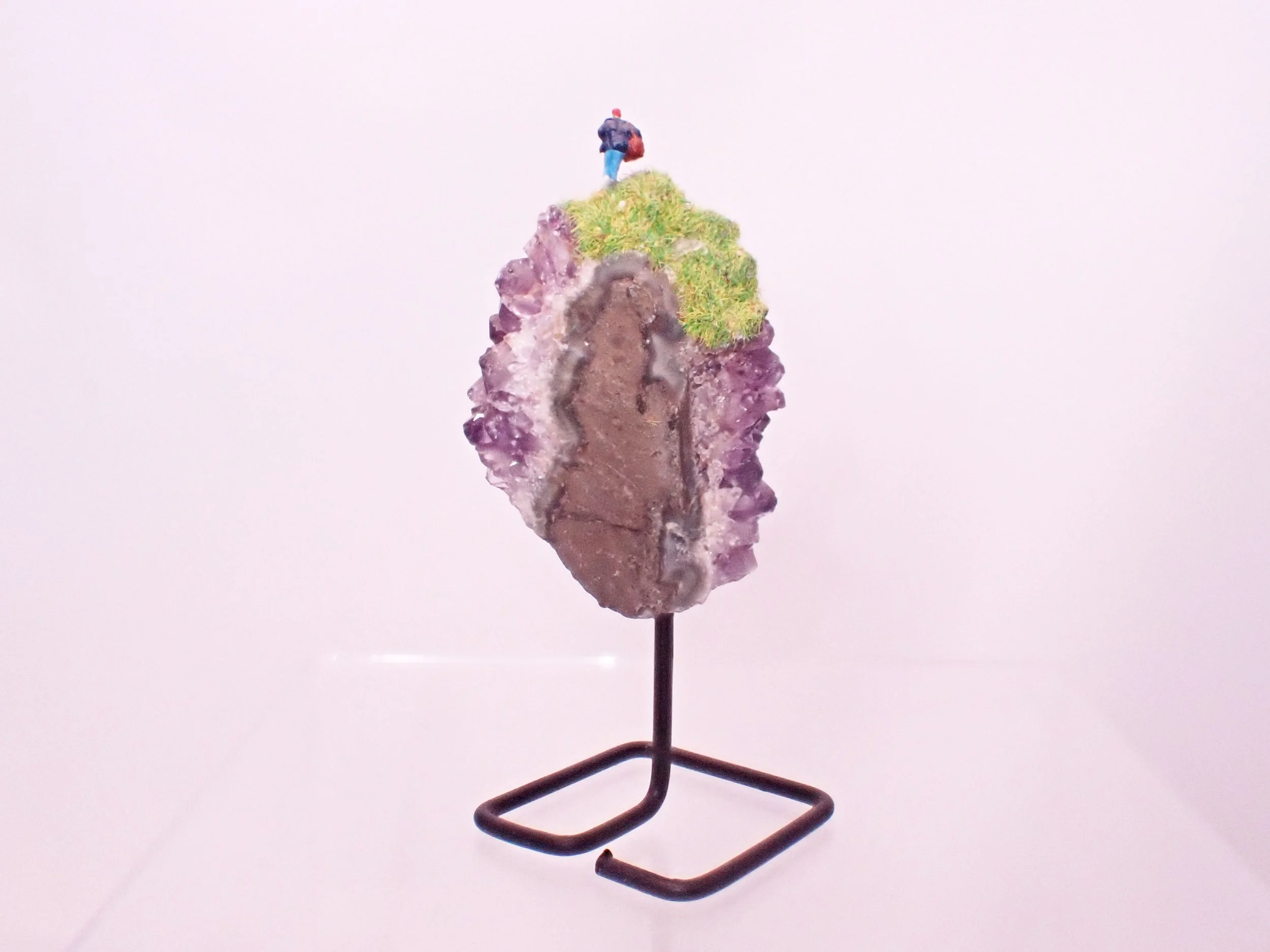 Amethyst-Metal-Stand-Diorama_1_Becky-Wareing-Steele_8.jpg