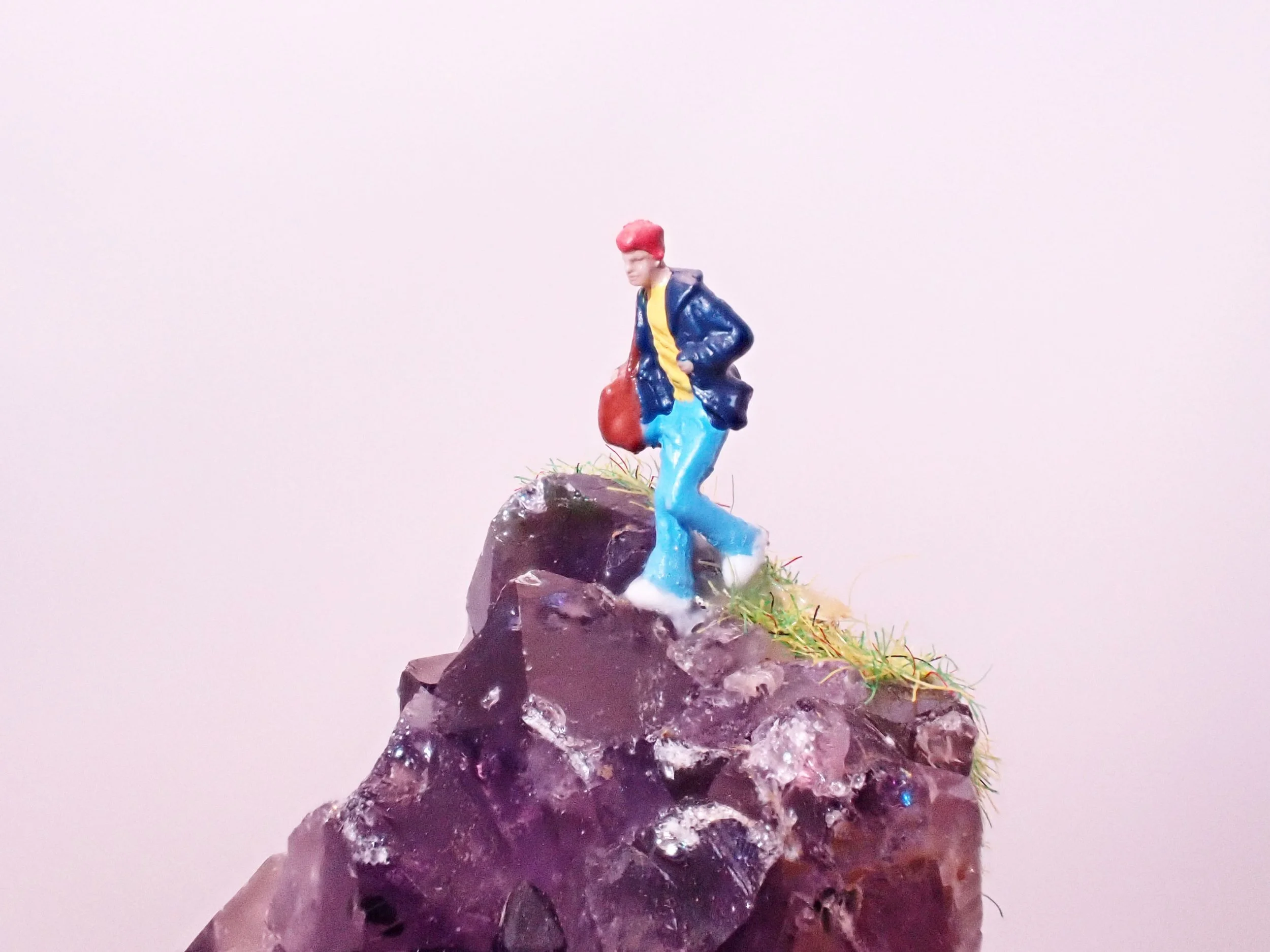 Amethyst-Metal-Stand-Diorama_1_Becky-Wareing-Steele_4.jpg
