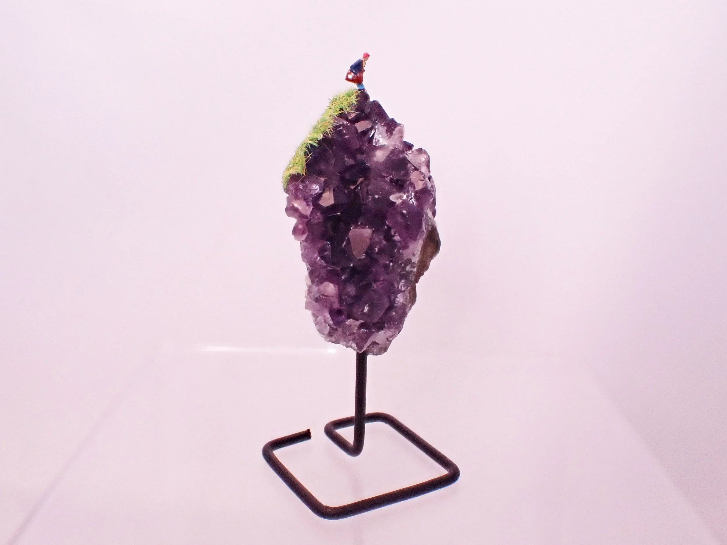 Amethyst-Metal-Stand-Diorama_1_Becky-Wareing-Steele_7.jpg