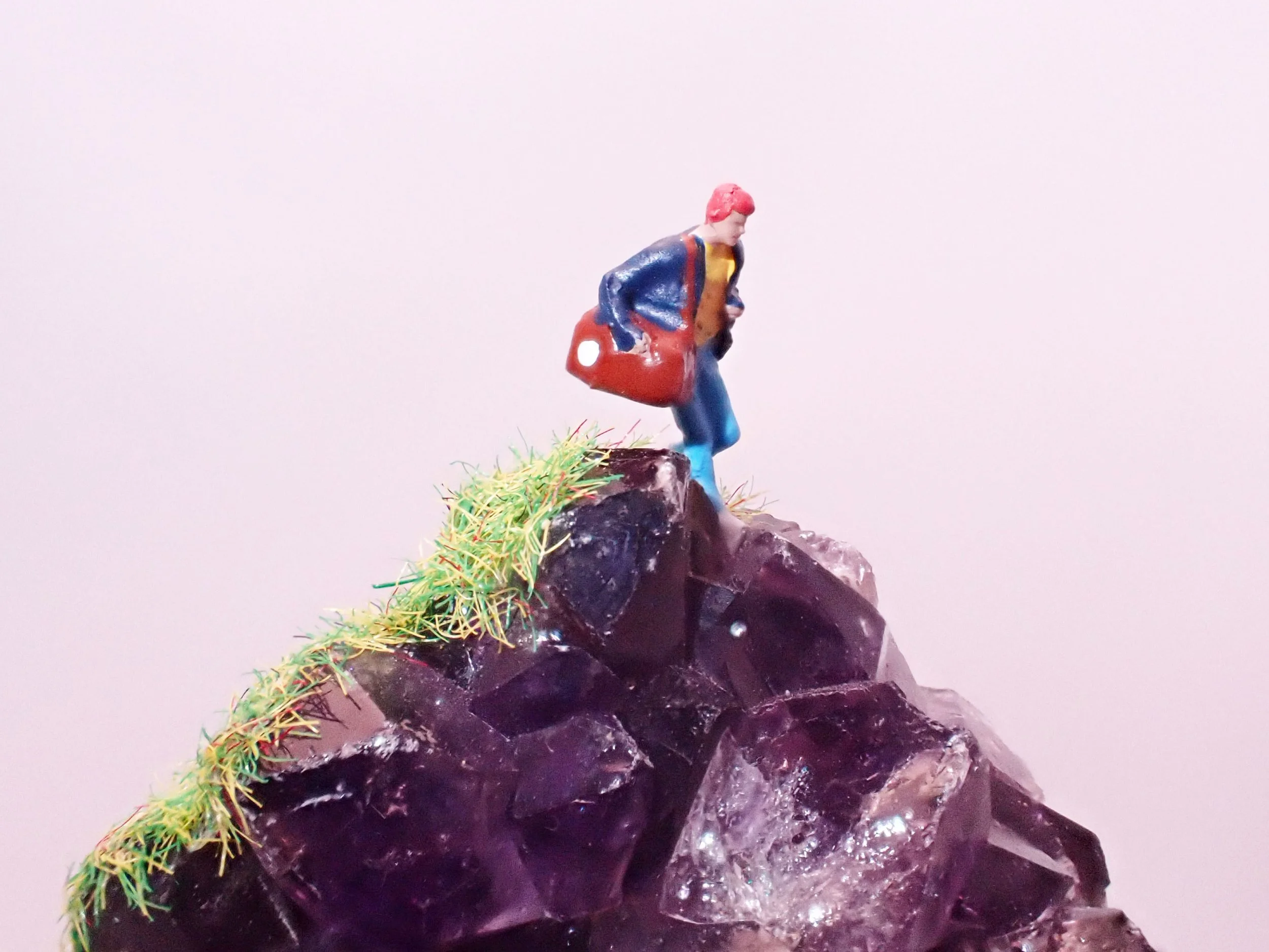 Amethyst-Metal-Stand-Diorama_1_Becky-Wareing-Steele_3.jpg