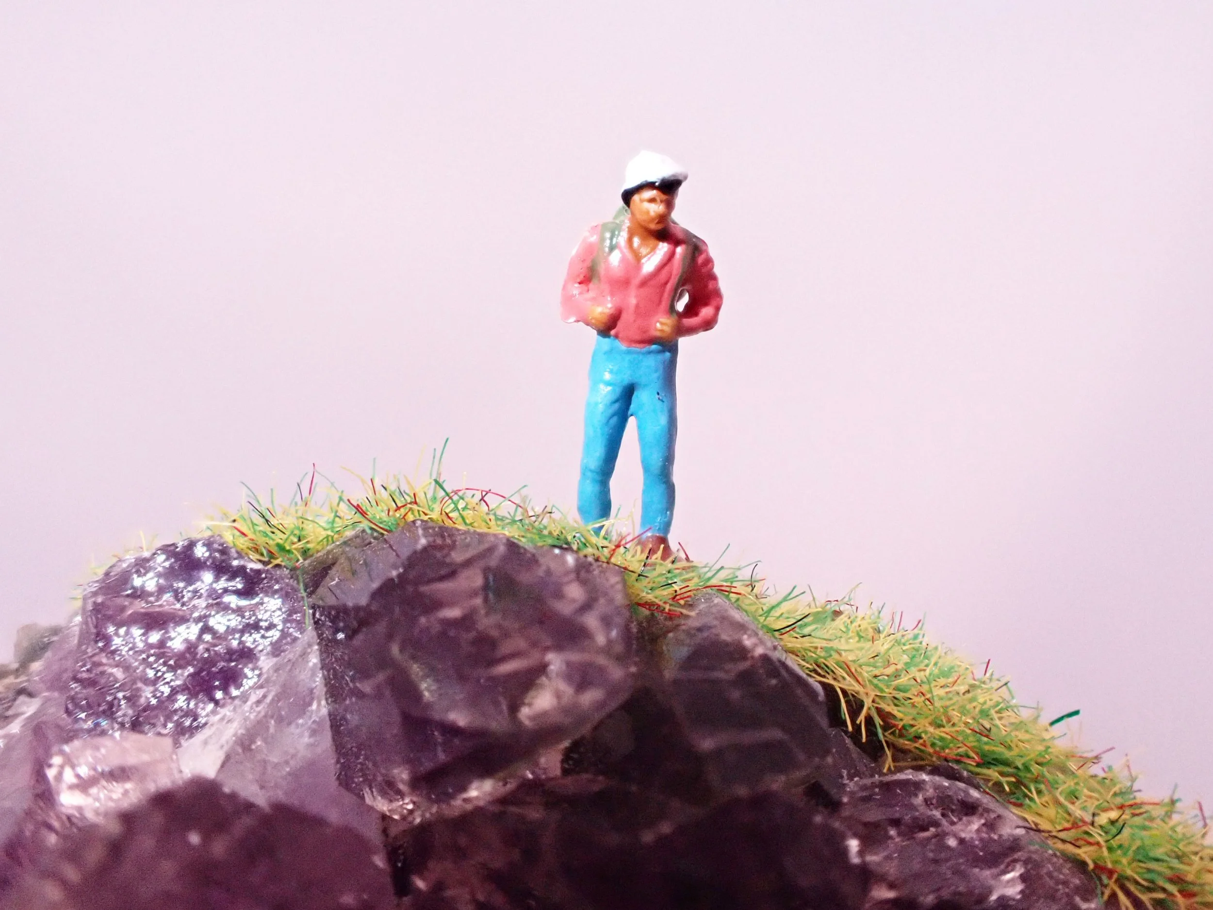 Amethyst-Metal-Stand-Diorama_4_Becky-Wareing-Steele_3.jpg