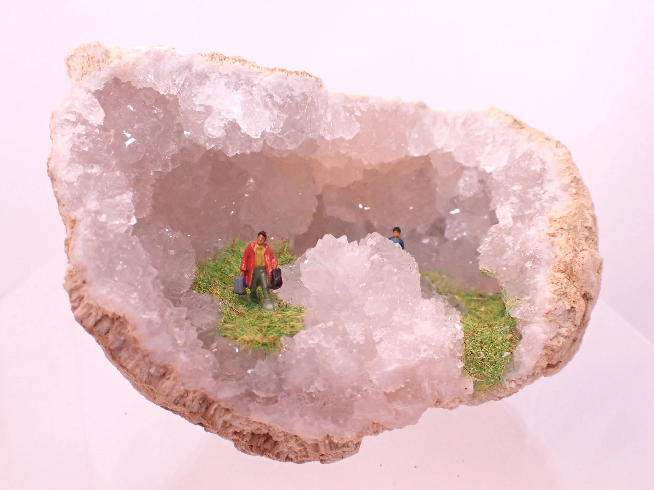 Quartz-Crystal-Diorama_5_Becky-Wareing-Steele_3_web.jpg