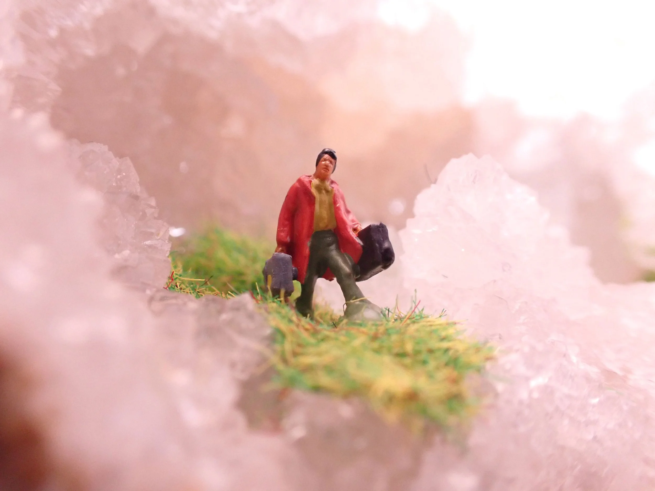 Quartz-Crystal-Diorama_5_Becky-Wareing-Steele_5_web.jpg