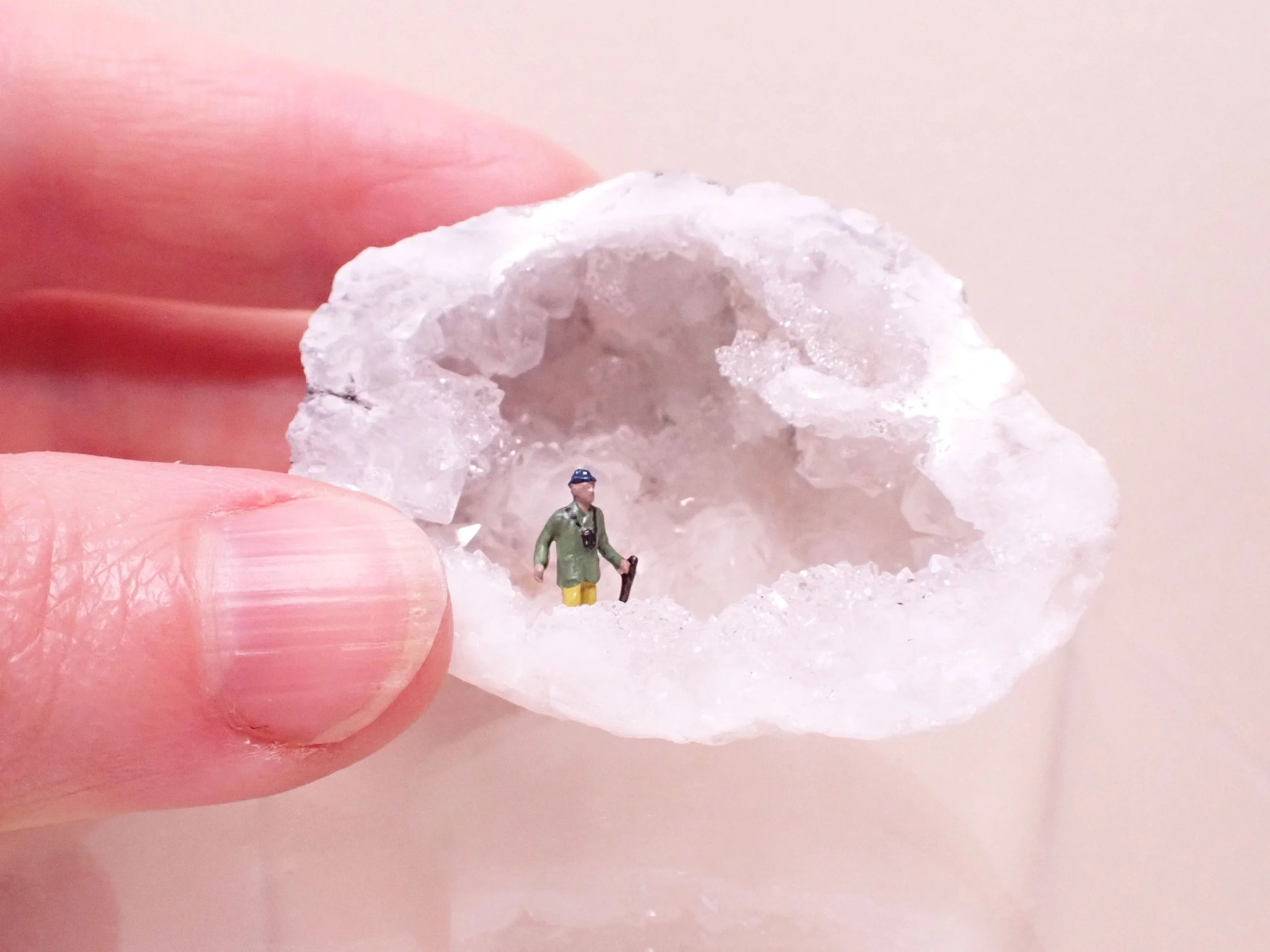 Mini-Crystal-Geode-Diorama---11_2_web.jpg