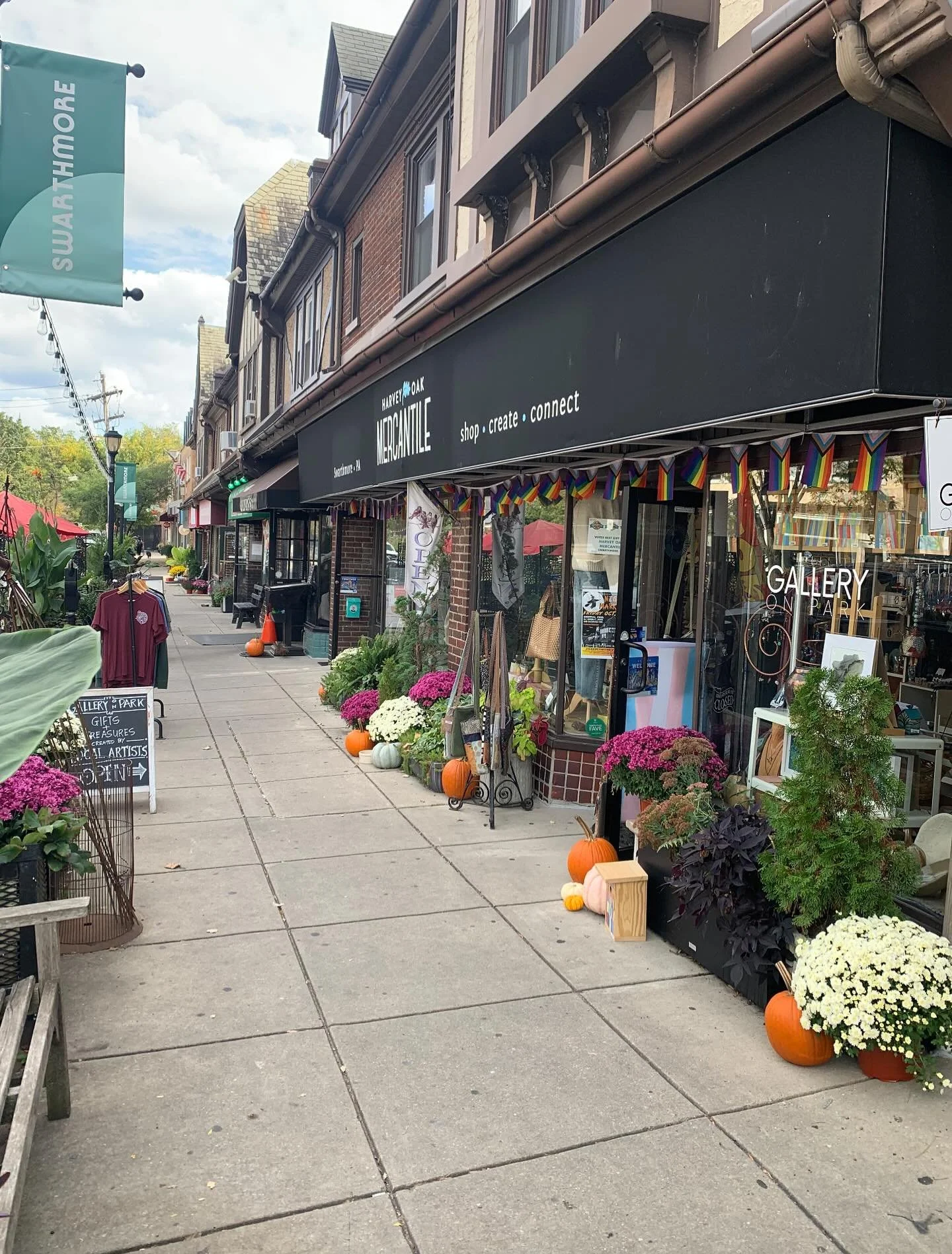 Open for business&mdash; 6 days a week! Photo by @galleryonpark