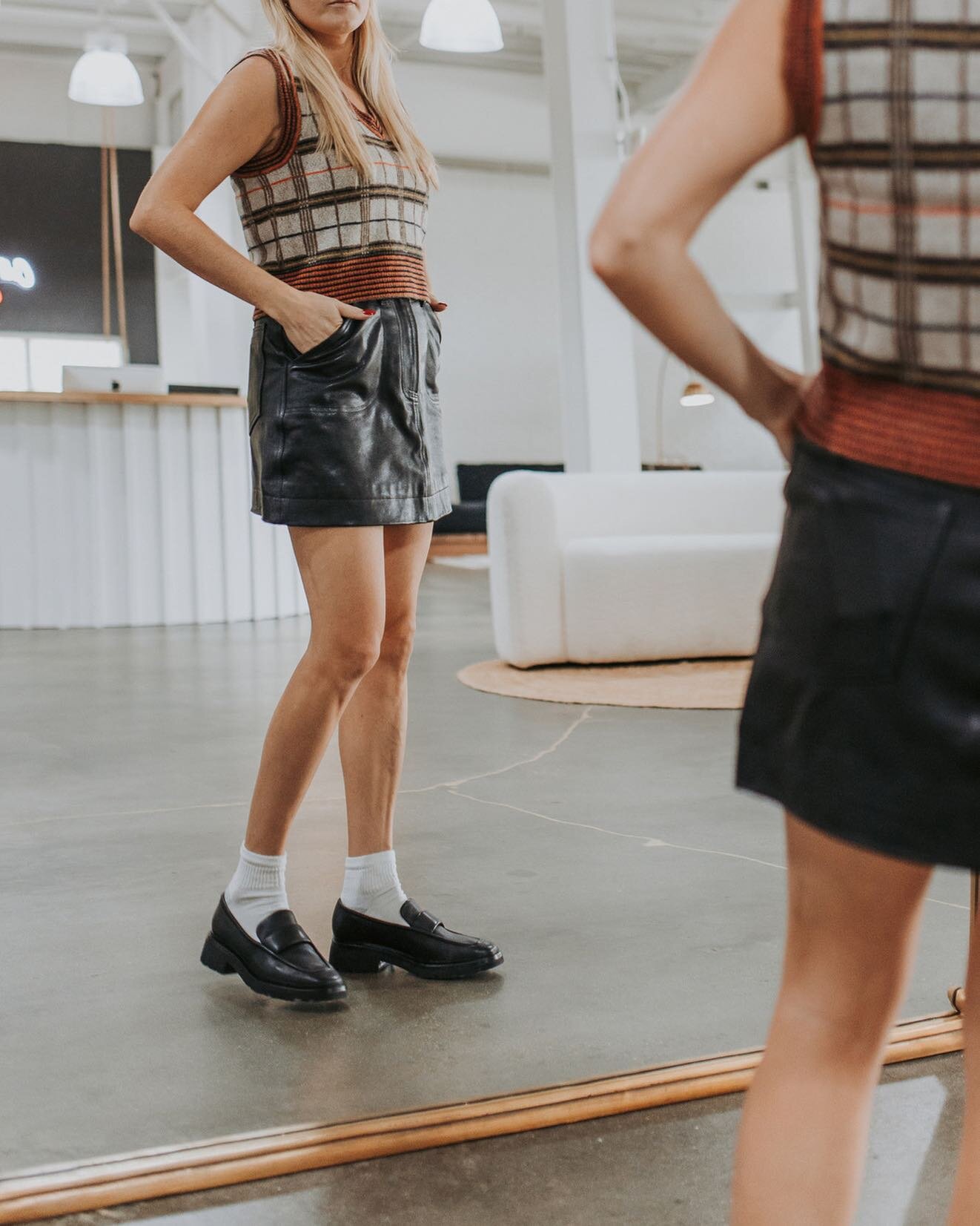 A 60's plaid sweater vest and a pair of loafers are both giving a schoolgirl feel, but we decided to spice it up with this leather skirt 🖤
.​​​​​​​​
.​​​​​​​​
​​​​​​​​.
#waystowear #outfitideasforwomen #howtostyle #dailylooks #wardobestaples #virtua