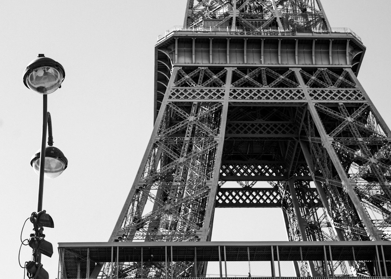 Eiffel_tower with lamp.jpg