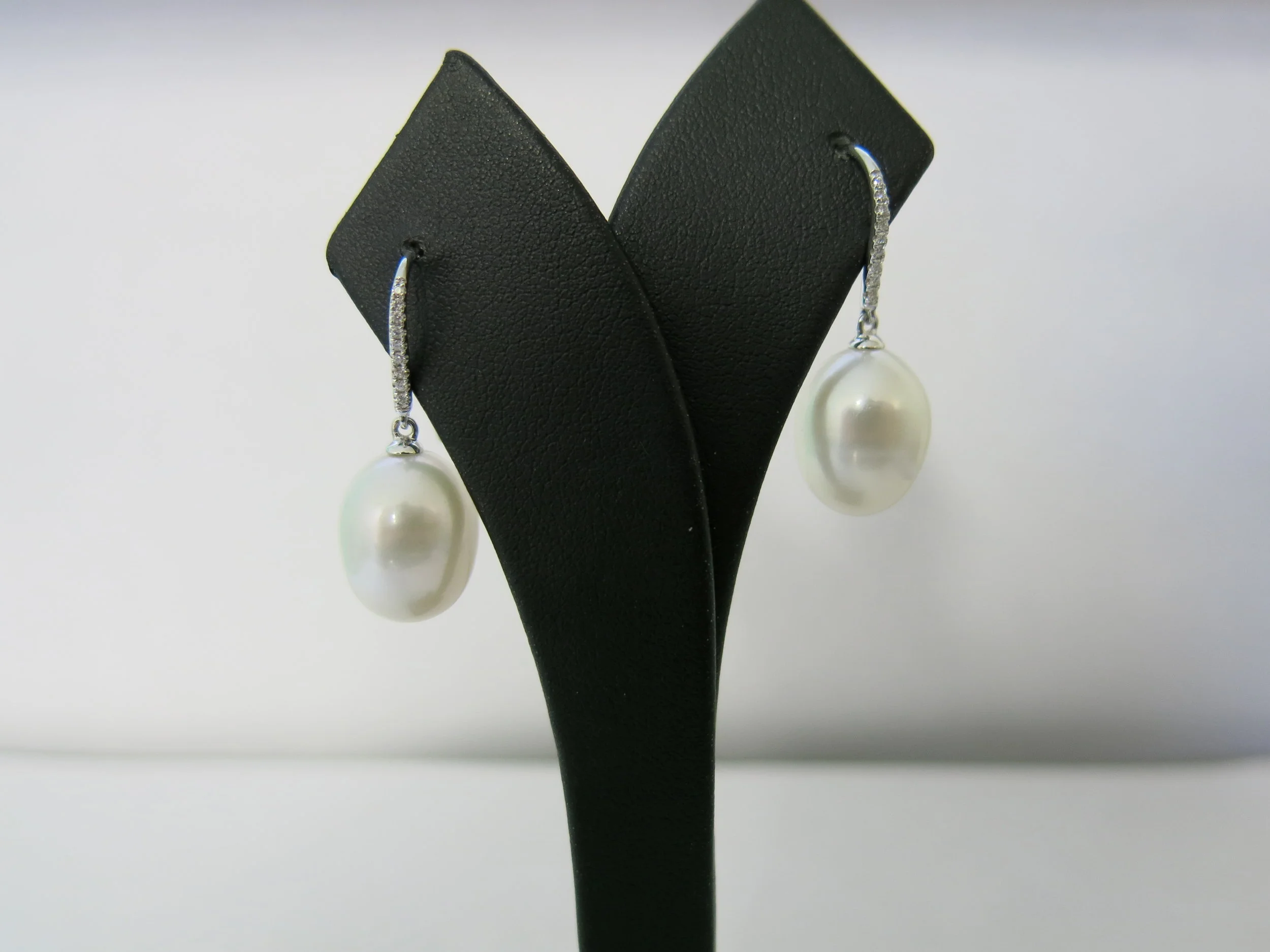 18ct White Gold & Diamond Drop Freshwater Pearl Earrings