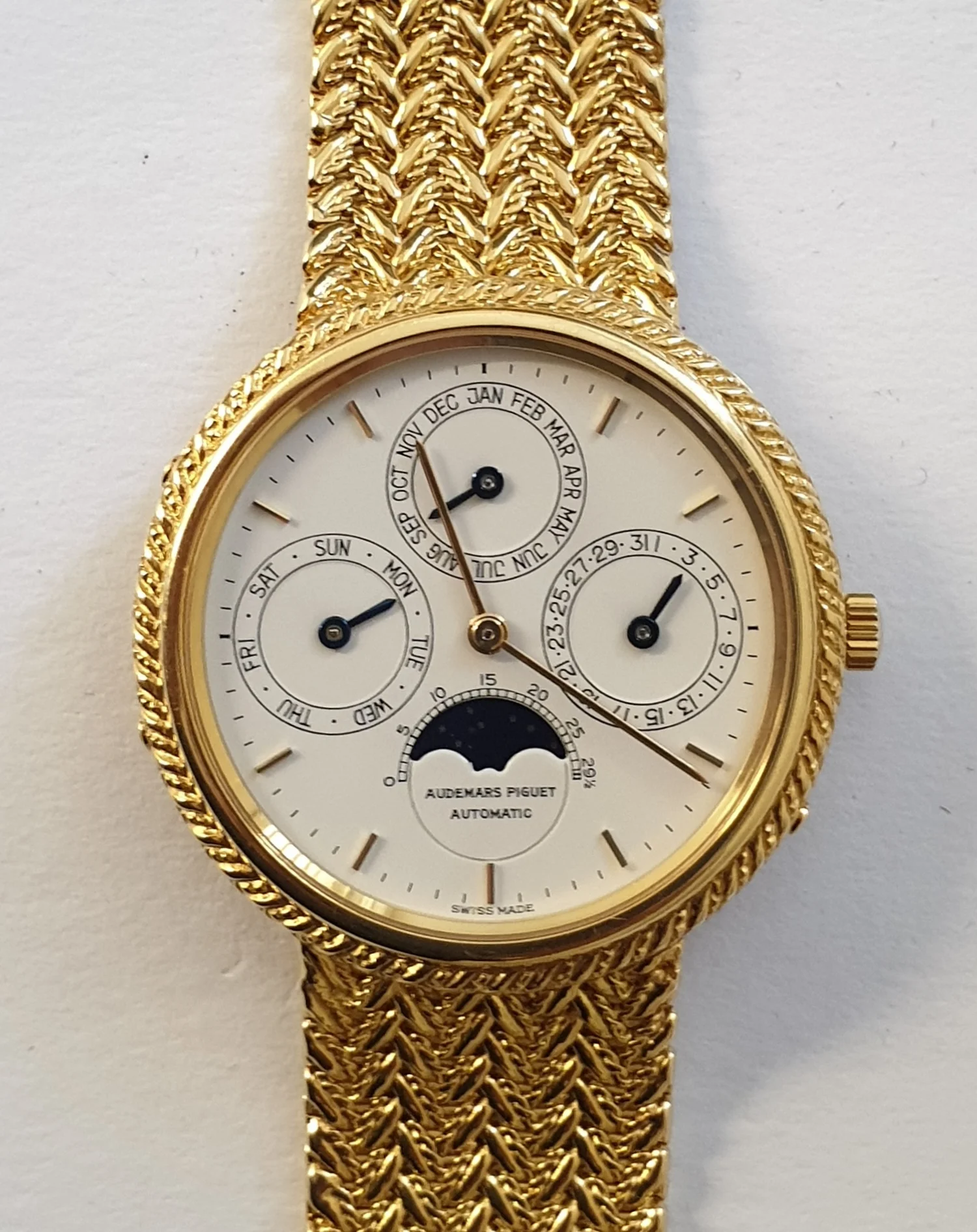 Audemars Piguet Quantieme Automatic Perpetual Calendar 18ct Yellow Gold on  Mesh Bracelet — About Time