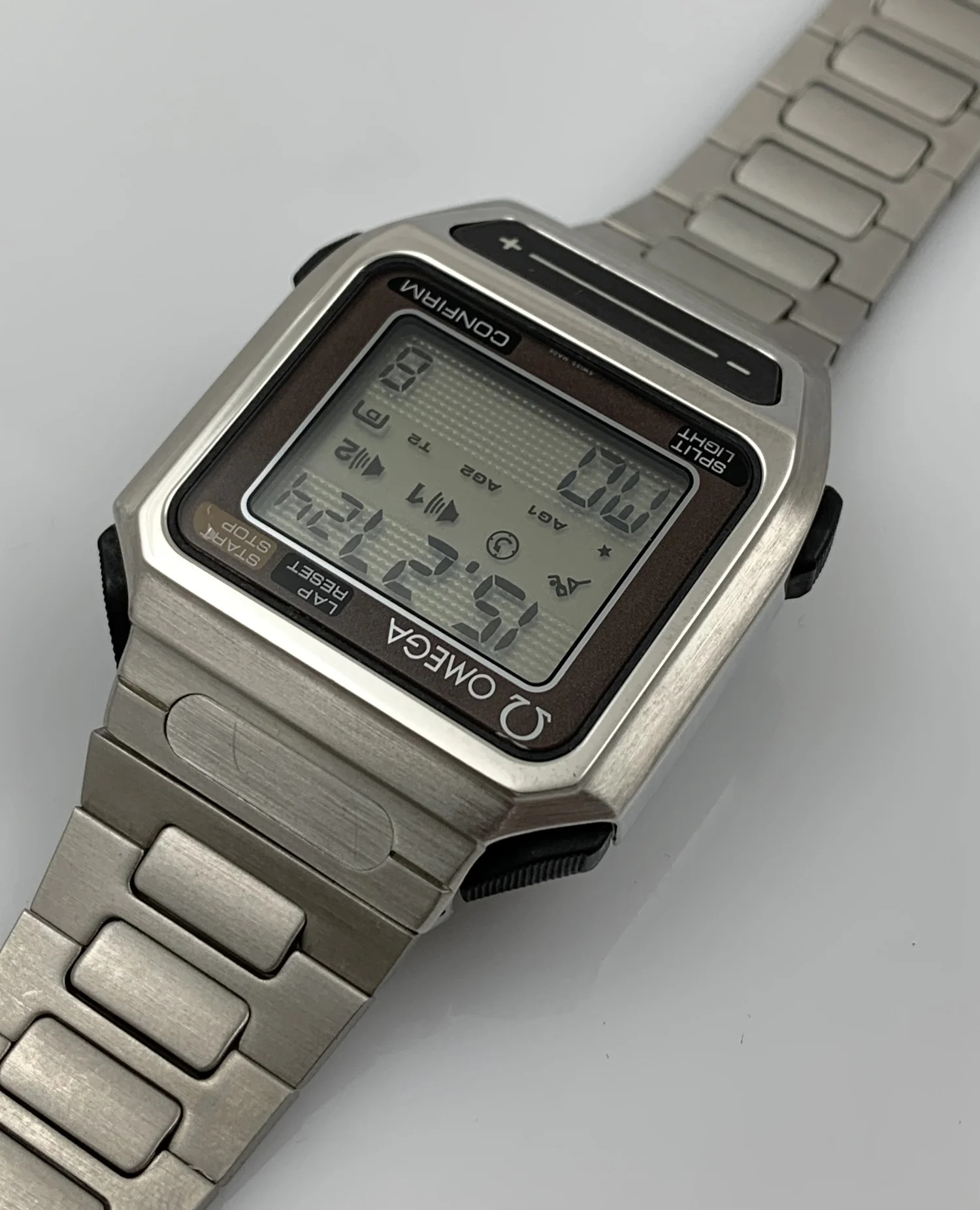 Omega SENSORQUARTZ Digital LCD Quartz Vintage Stainless Steel Mens 