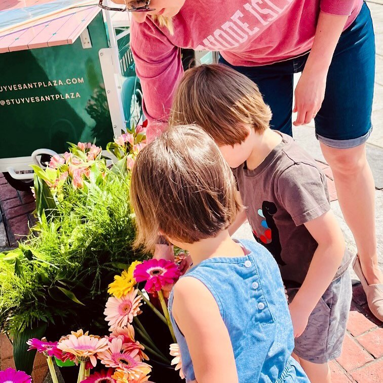 Plan your mom a petal-perfect day 🌷🌸

Celebrate Mother&rsquo;s Day at Stuyvesant Plaza with Blooms For Mom: single stems to-go &amp; a flower-filled photo contest where you can win a $200 gift card to Josie&rsquo;s Table!🍴

What: Blooms For Mom
Wh