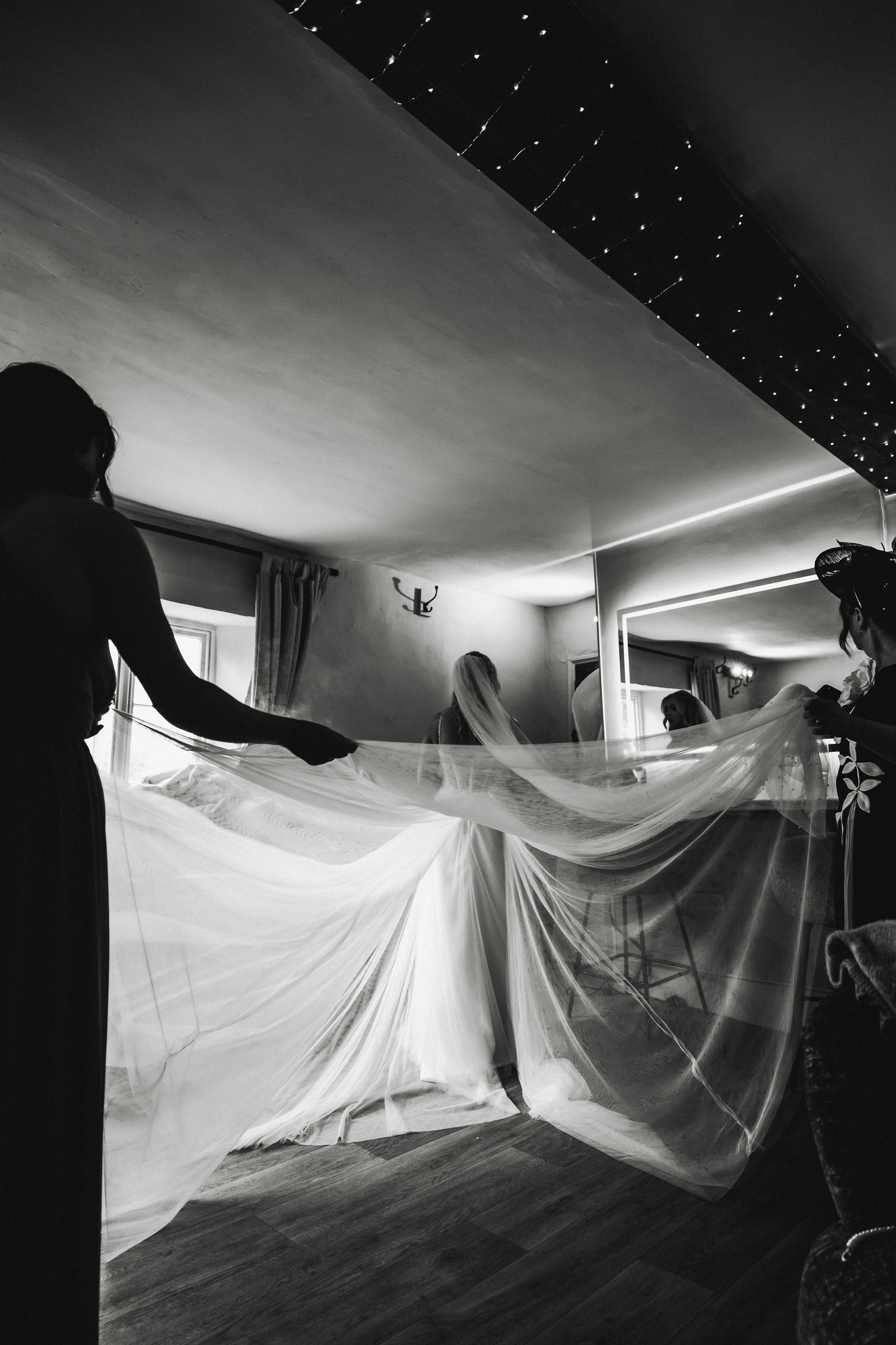 M&L Dodmoor House Wedding Preview-0632.jpg