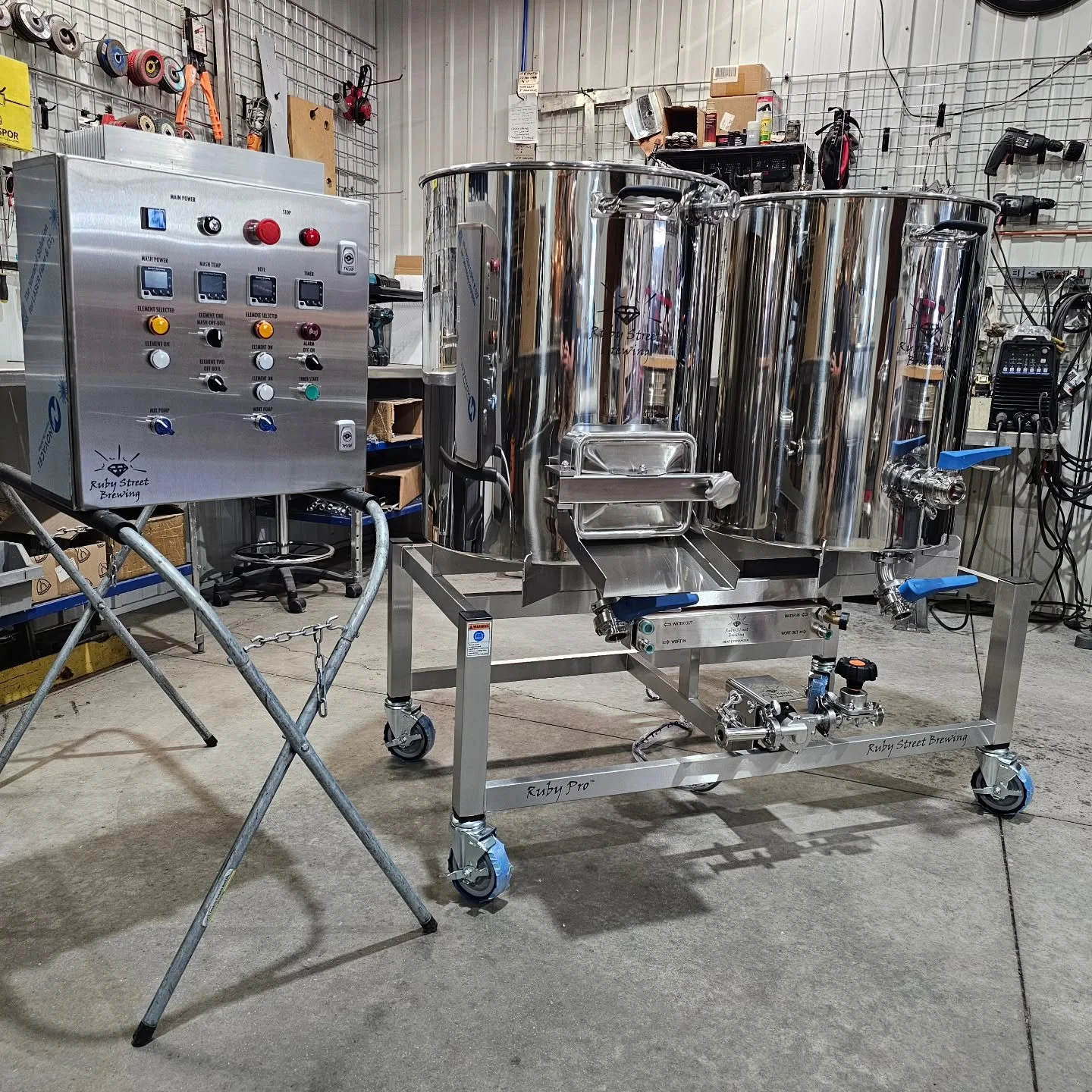 🔥 Ruby Pro 2-Vessel Electric! 🔥
Precision form meets impressive function with our variable power internal RIMS technology for rock-solid mash temperature control. Compact, capable, and built with a single sleek all-stainless integrated control pane