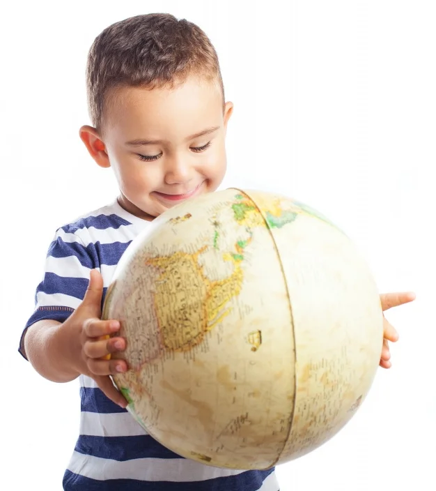 child-smiling-with-a-globe_1187-2637.jpg