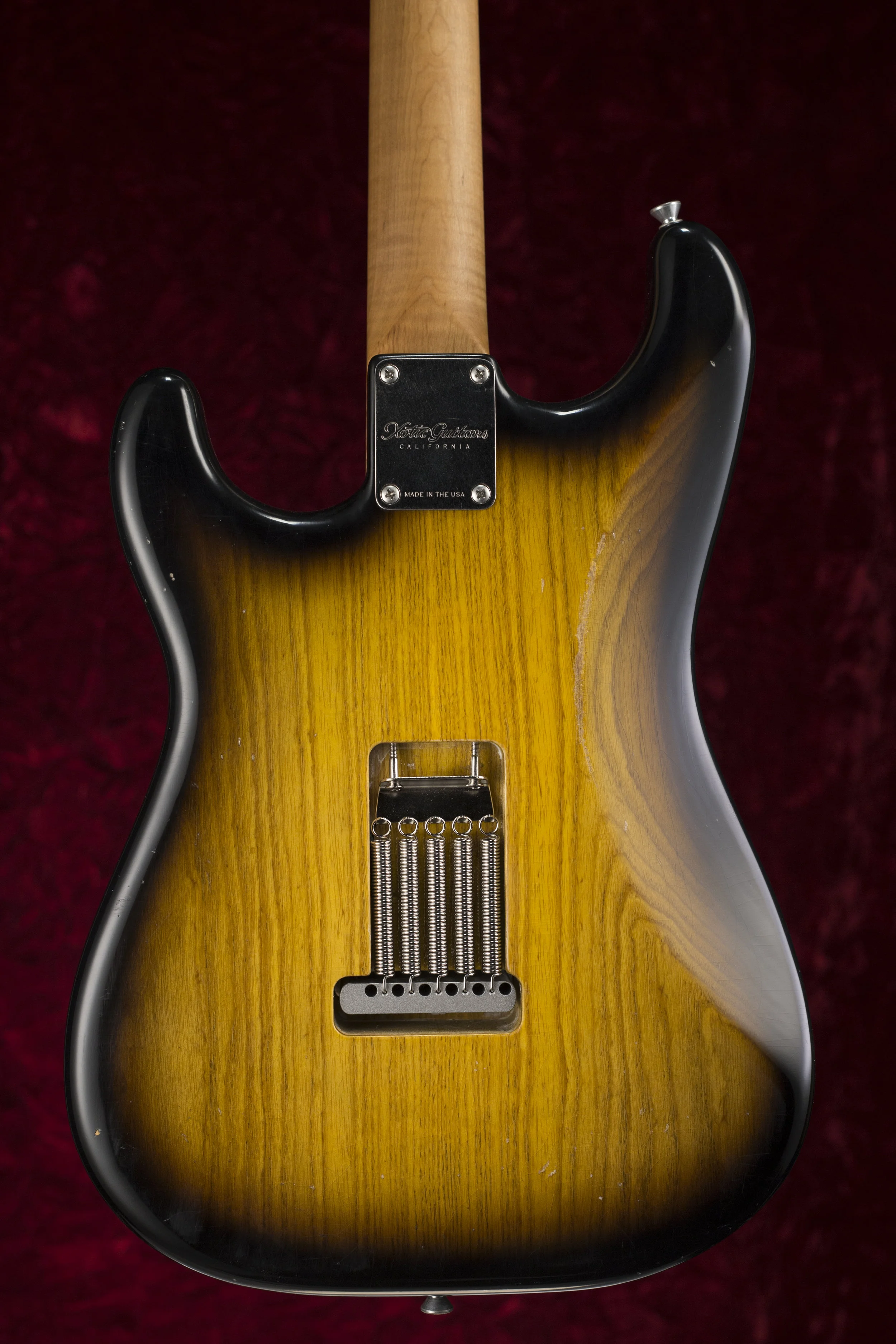 Xotic XSC-1 2Tone Burst Back.jpg