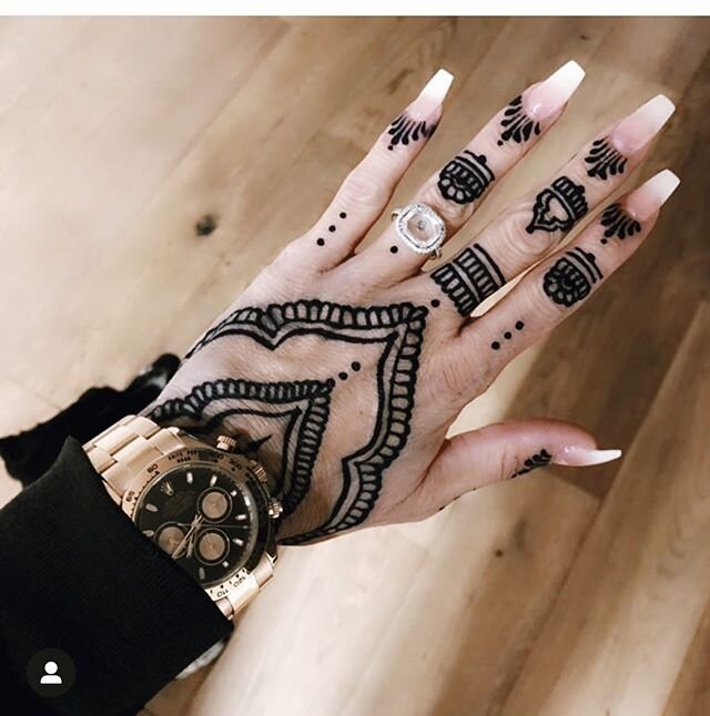 Throw back of the beautiful babe @jaimiegeller and her gorgeous nails, jewels, and tat. 
#henna #hennala #lahennaartist #bohofashion #beauty #losangeles
