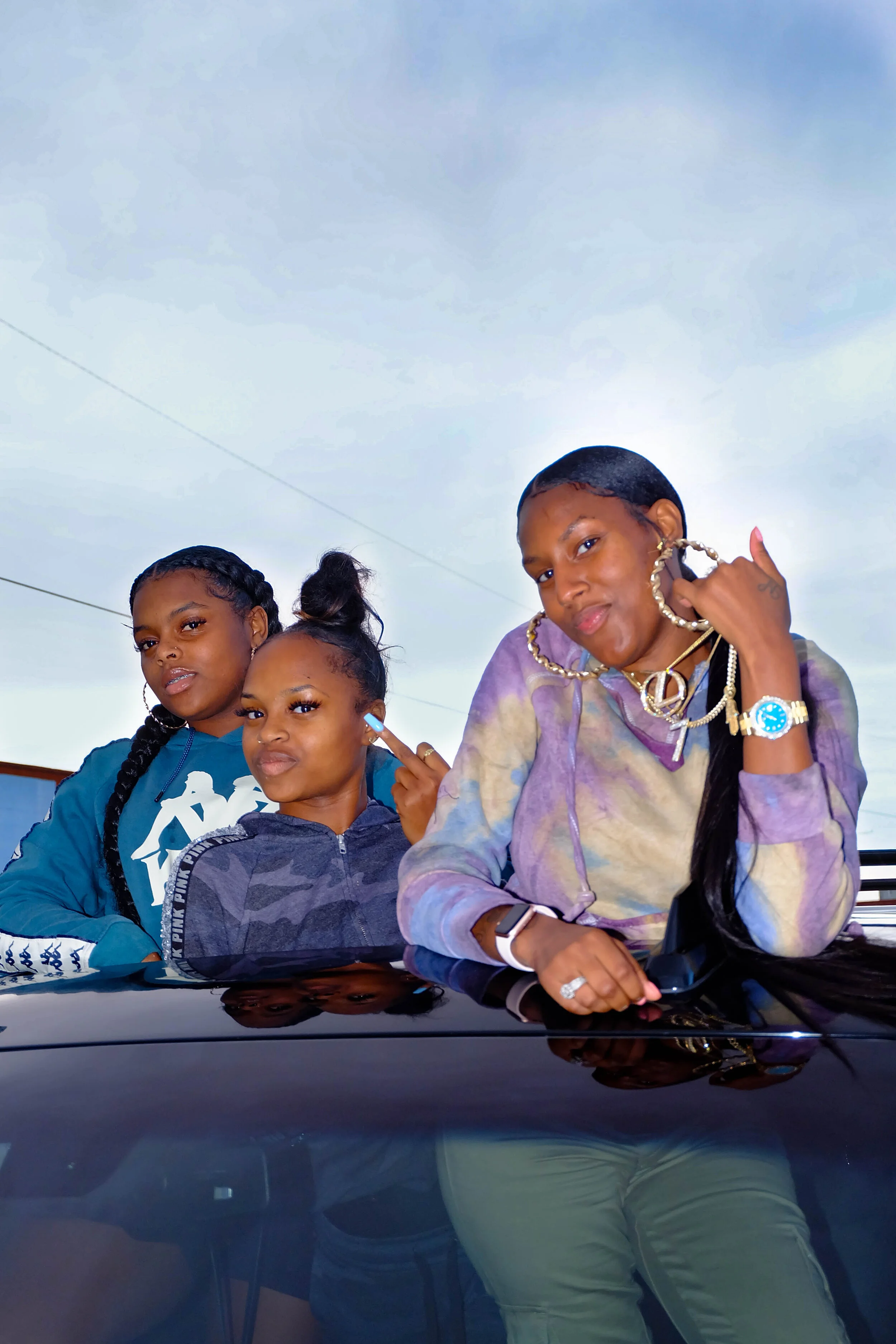 3 girls out of sunroof 3.jpg