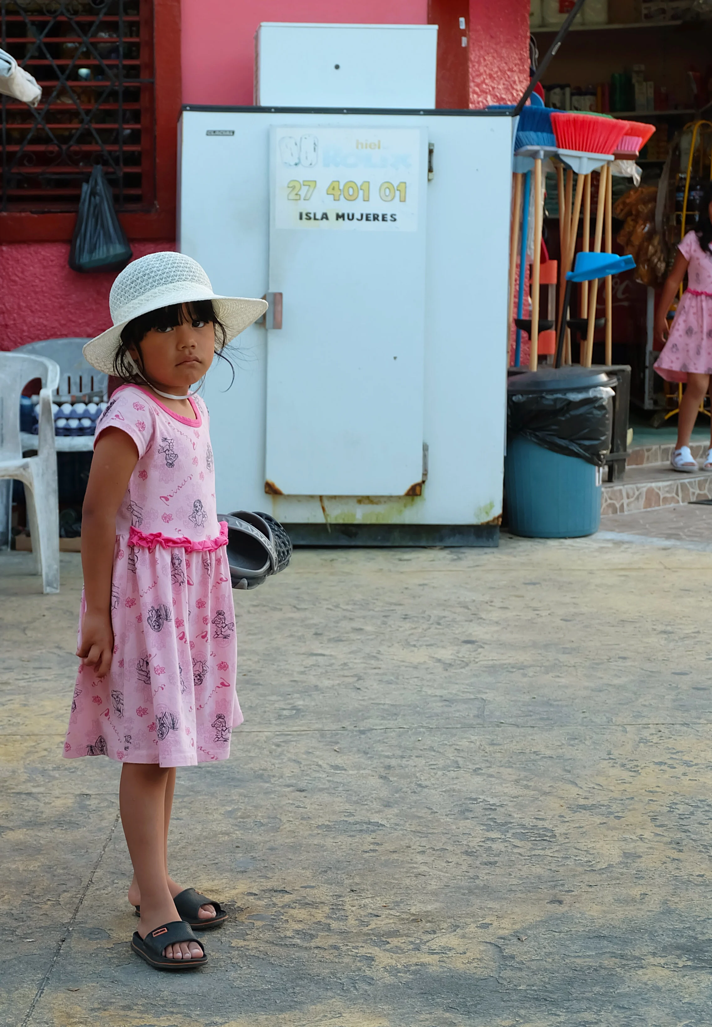 girl with hat.jpg