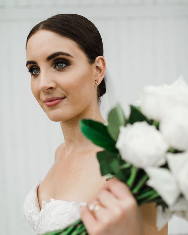 Beautiful bride Amy was such a dream to work with as well as her gorgeous group of bridesmaids 💕 
Photography by @talialuanaphotography 
#bridegoals #bridalbeauty #bridalmakeup #bridalmakeupartists #weddingmakeup #weddingmakeupartist #wedding #fnqwe