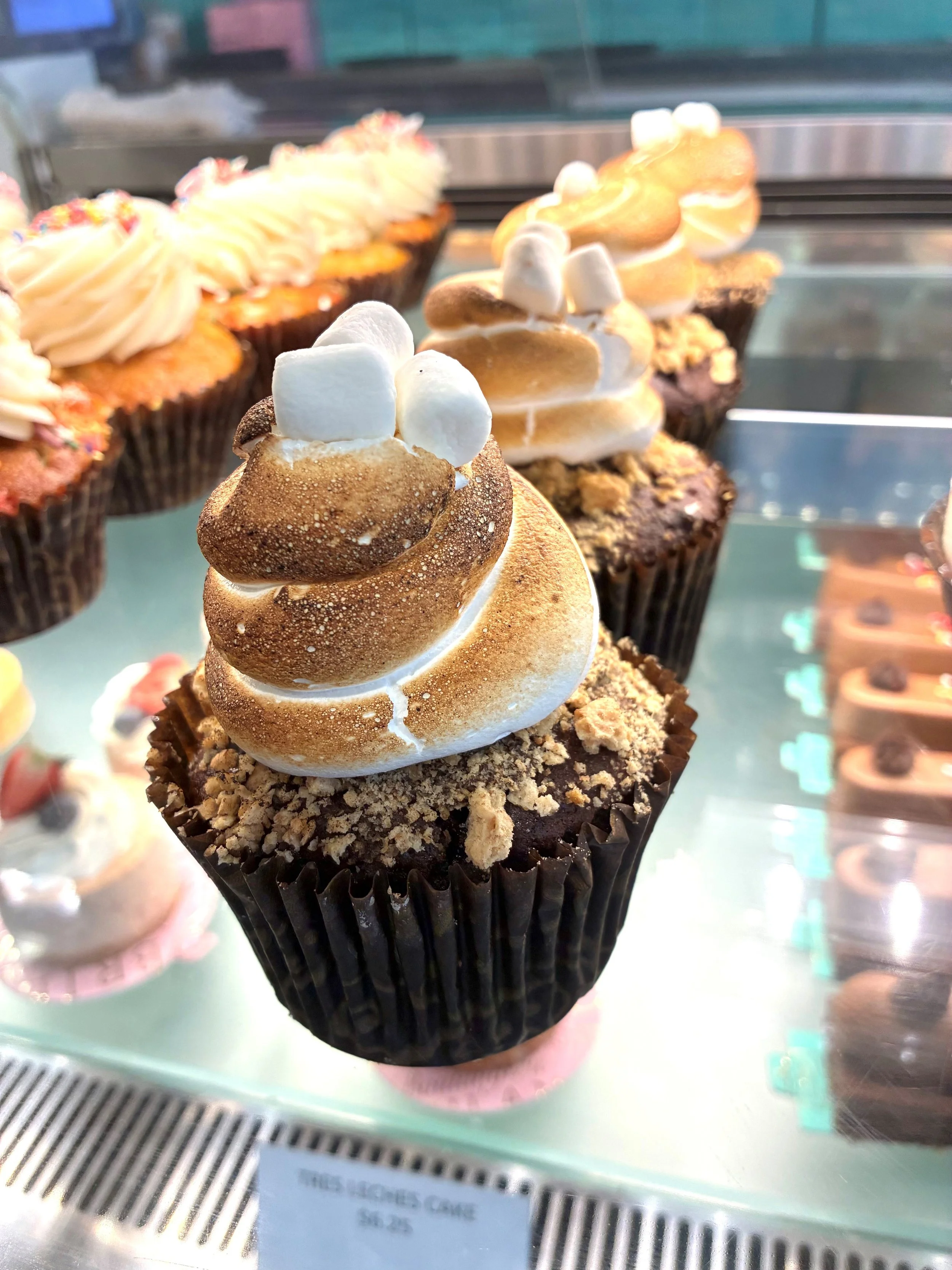 MARSHMALLOWCUPCAKE.jpg