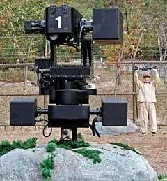 korea-DMZ-armed-robot-border.jpg
