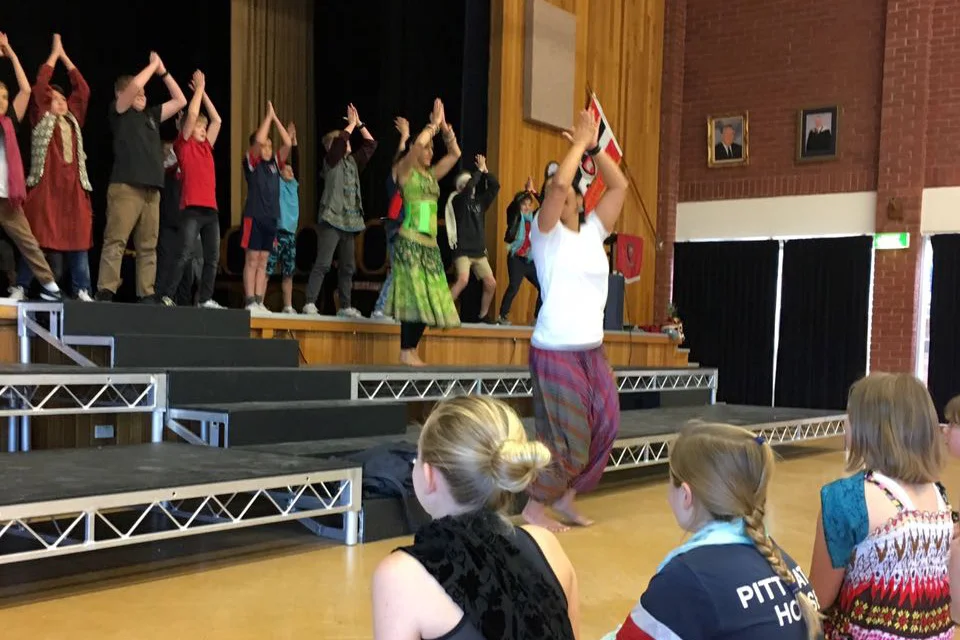 sirens-dance-bollywood_workshops_school-program_kids-performing