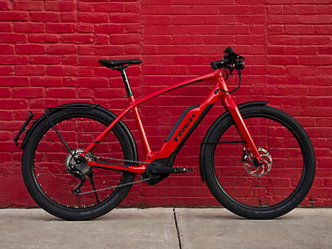 Super Commuter+ 8S is an e-bike commuter whose performance is matched only by its style. This electric bike is made for fast commuters who favor the high-performance ride characteristics of a Bosch pedal-assist system that helps you sustain speeds of up to 45 km/h, riders who appreciate great design, and anyone who's tired of waiting in traffic and paying for parking.
