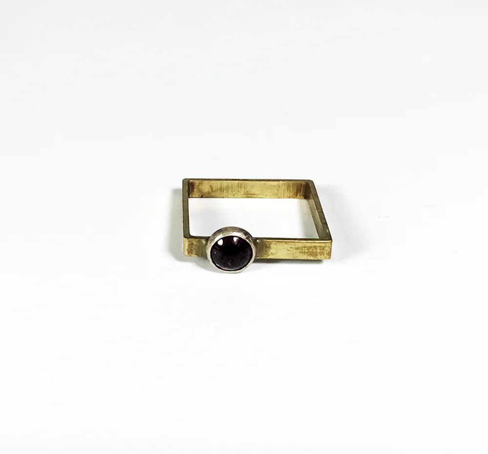 small_garnet_square4.jpg