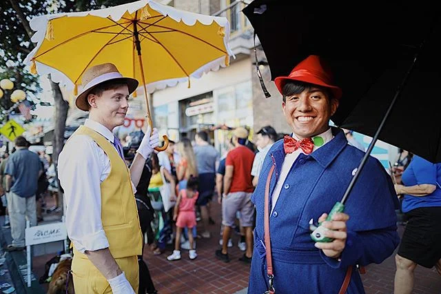 When cosplayers take to the streets at #sdcc2019. 
#cosplay #sandiegocomiccon2019 #marypoppinscosplay #marypoppins