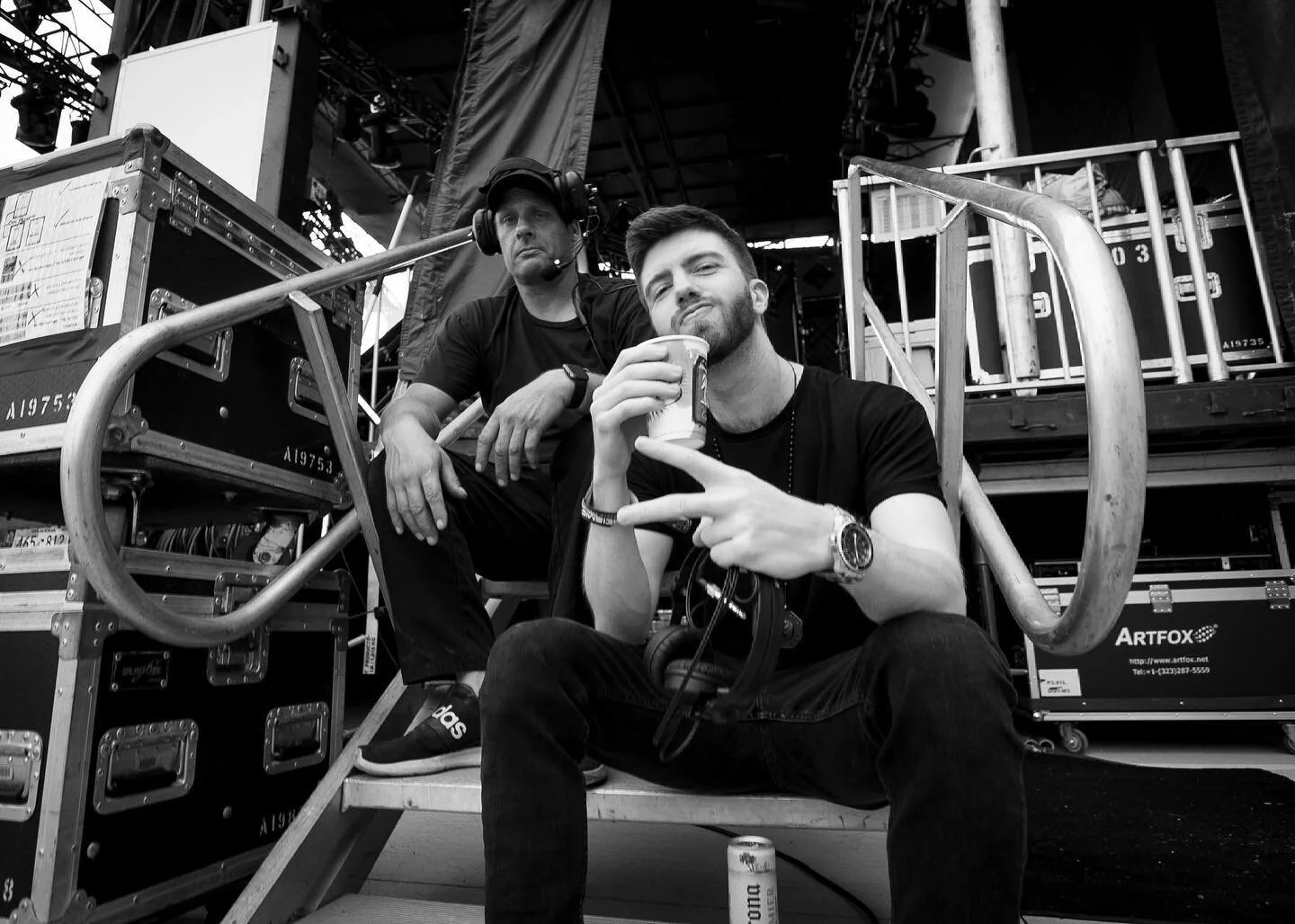 @spencerbrownofficial stage side with @discoerik at the Volcano stage during @seismicdanceevent 3.3