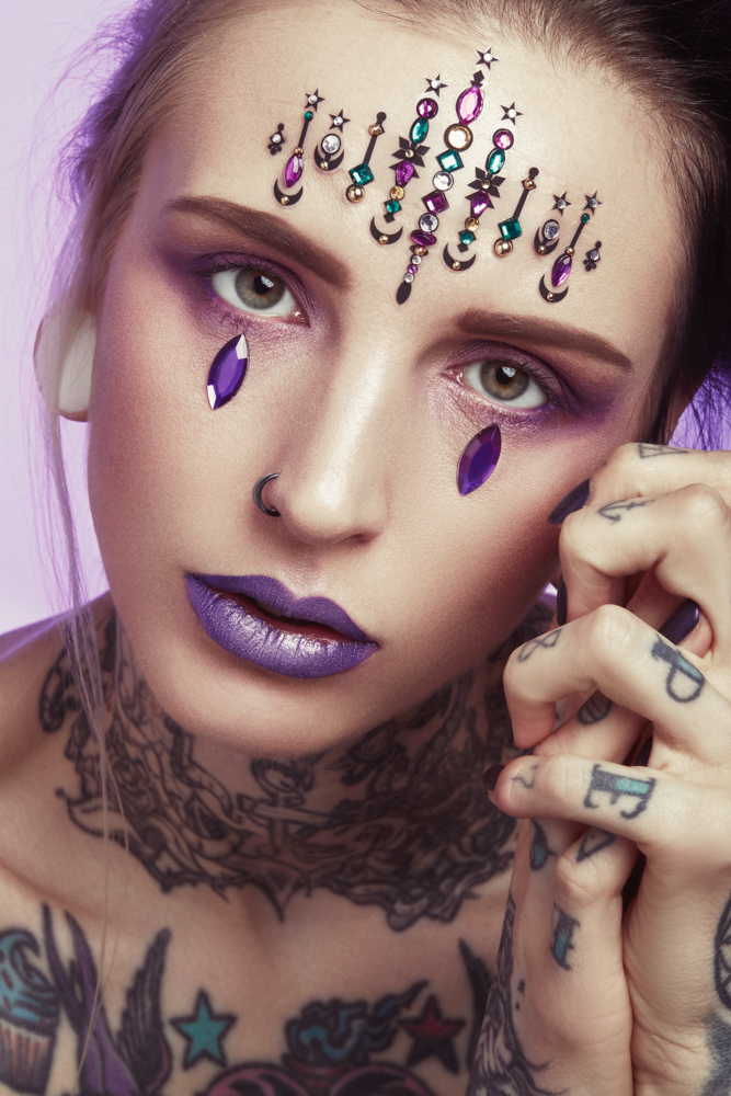 tineller-kerstin-brueller-metallized-makeup-graz-detail-ultra-violet-pixellicious-3-web.jpg
