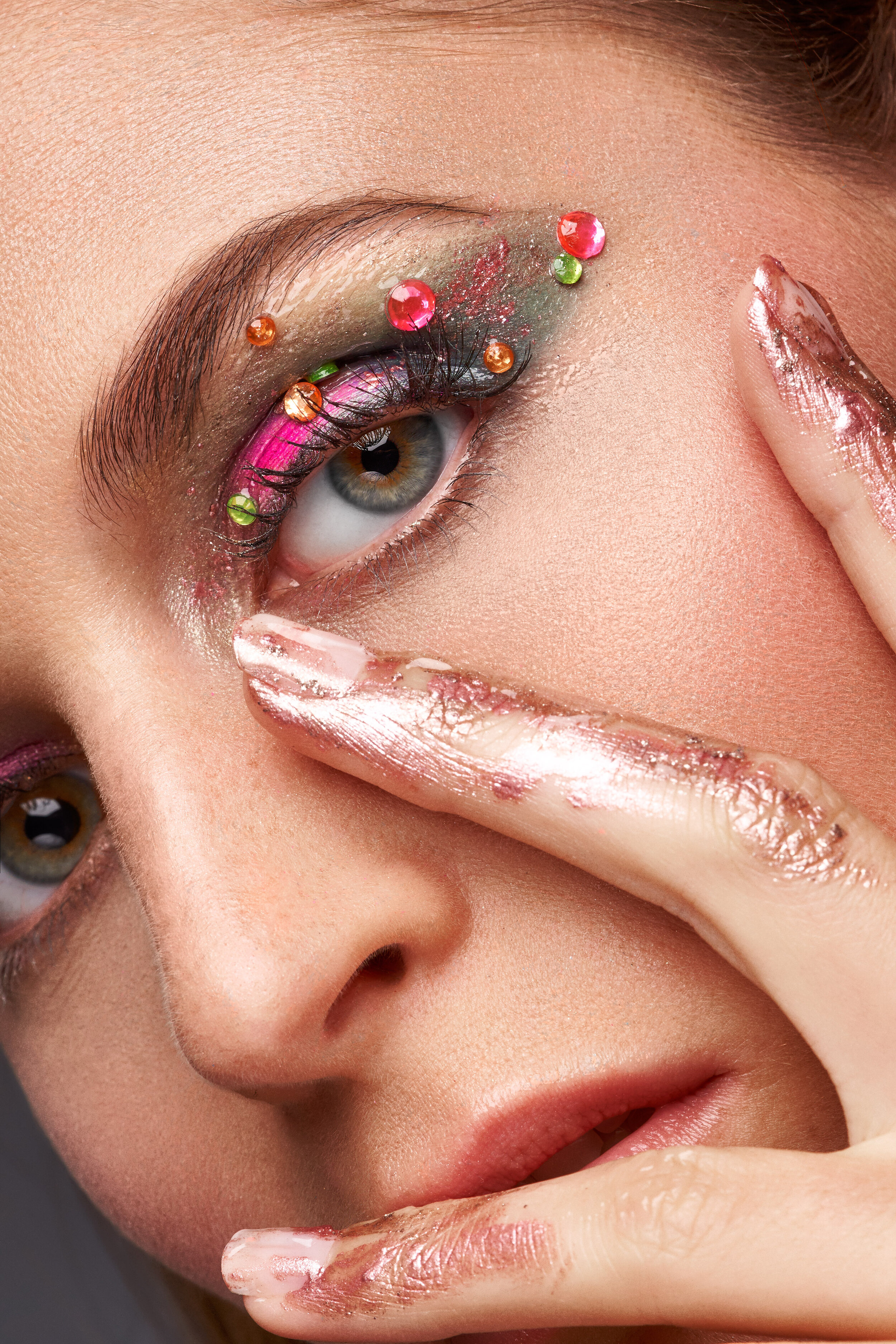 2_highend-beauty-closeup-makeup-metallized-makeup-©-pixellicious.jpg